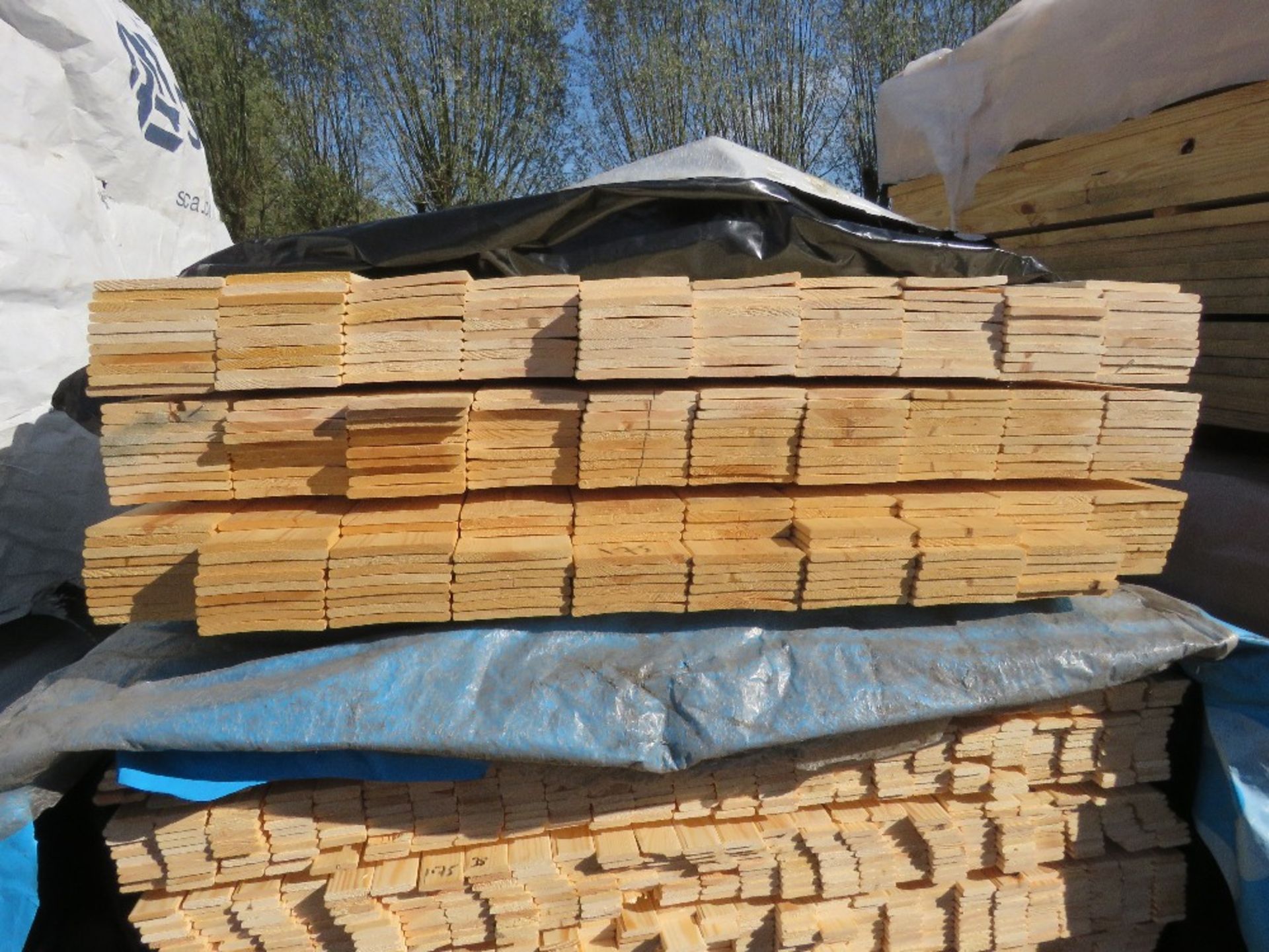 SMALL PACK OF UNTREATED HIT AND MISS TIMBER CLADDING BOARDS. 1.75M LENGTH X 100MM WIDTH APPROX. - Image 2 of 3