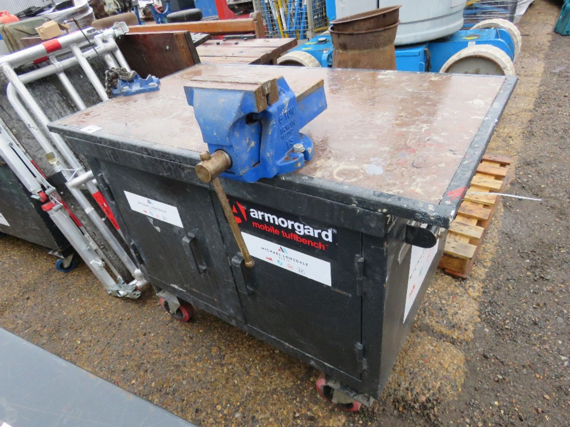 ARMORGARD MOBILE TUFFBENCH WORKBENCH . HAS KEYS. SOURCED FROM LARGE CONSTRUCTION COMPANY LIQUIDATION - Image 2 of 4