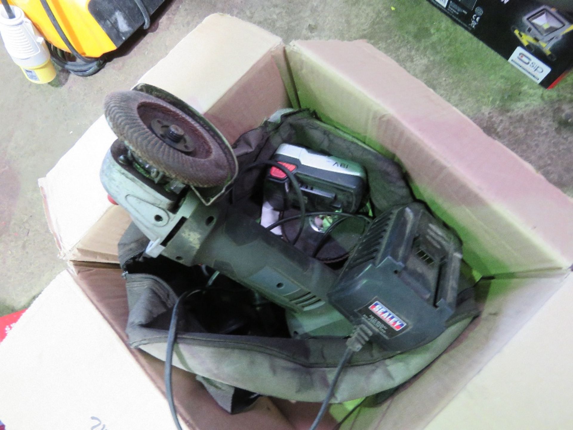 BATTERY ANGLE GRINDER. THIS LOT IS SOLD UNDER THE AUCTIONEERS MARGIN SCHEME, THEREFORE NO VAT WIL - Image 3 of 3