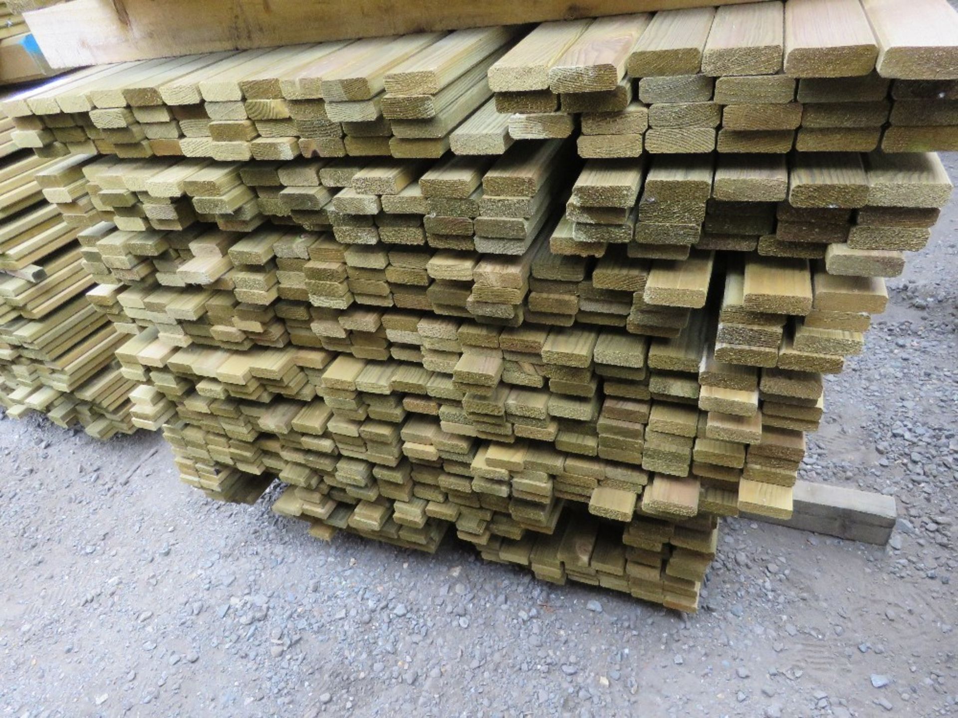 LARGE PACK OF TREATED VENETIAN PALE FENCE CLADDING SLATS: 1.83M LENGTH X 45MM X 18MM APPROX. - Image 2 of 3