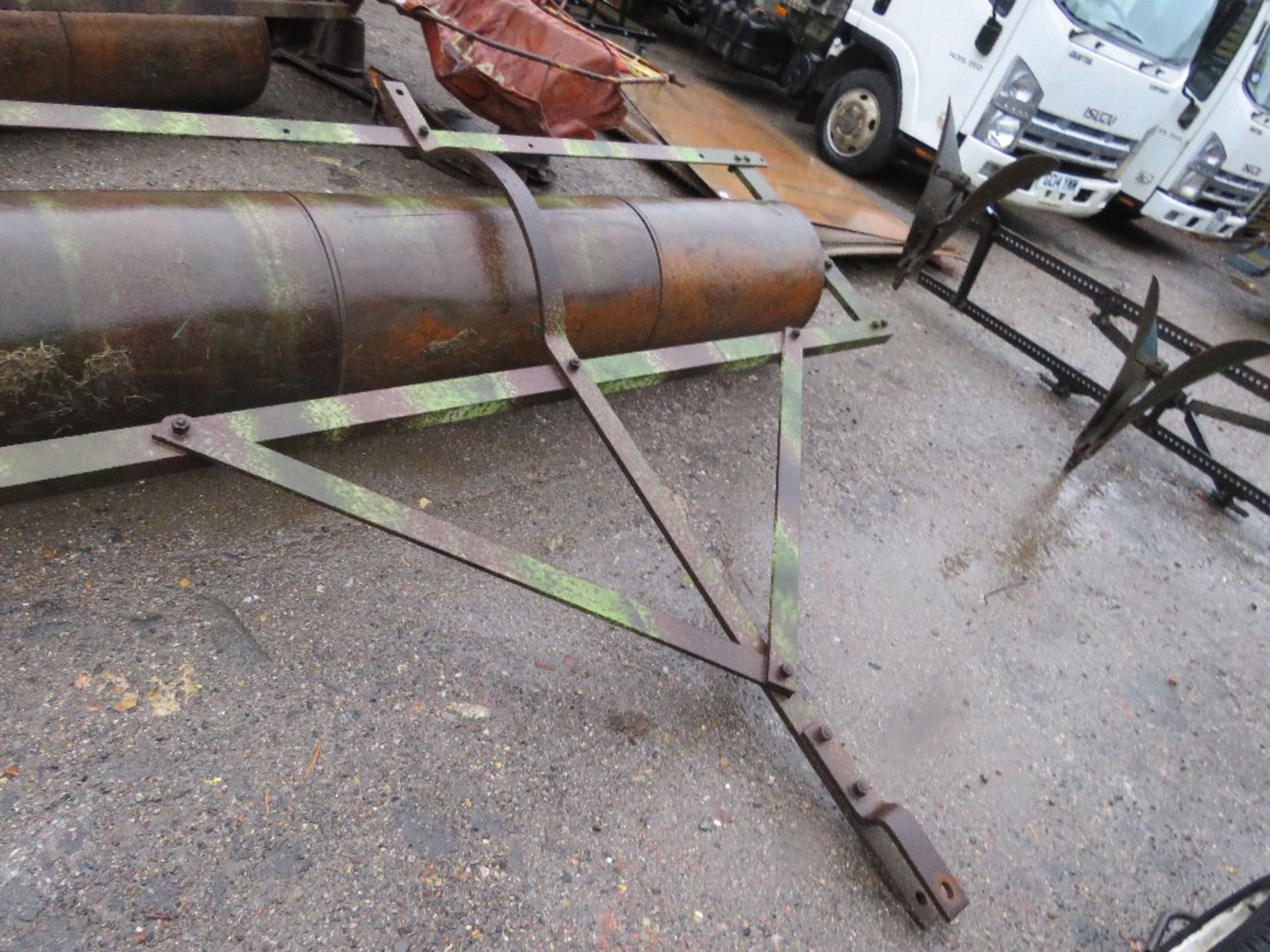 TRACTOR TOWED FLAT ROLL, 8FT WIDTH APPROX. THIS LOT IS SOLD UNDER THE AUCTIONEERS MARGIN SCHEME, - Image 2 of 2