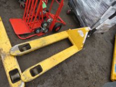 HYDRAULIC PALLET TRUCK. SOURCED FROM LARGE CONSTRUCTION COMPANY LIQUIDATION.