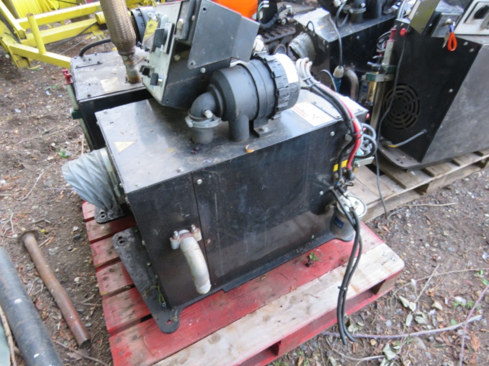 2 X HATZ DIESEL ENGINED GENERATOR SETS, 3.1KW OUTPUT. EX LIGHTING TOWERS. - Image 2 of 5