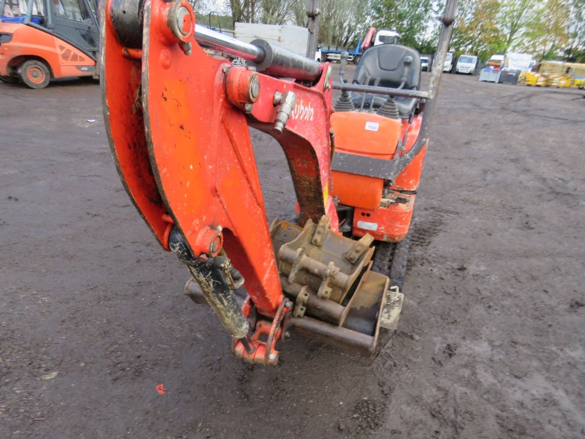 KUBOTA U10-3 MICRO EXCAVATOR WITH 3NO BUCKETS. 2816 REC HOURS. YEAR 2016 BUILD. SN:2816. DIRECT FROM - Image 2 of 9