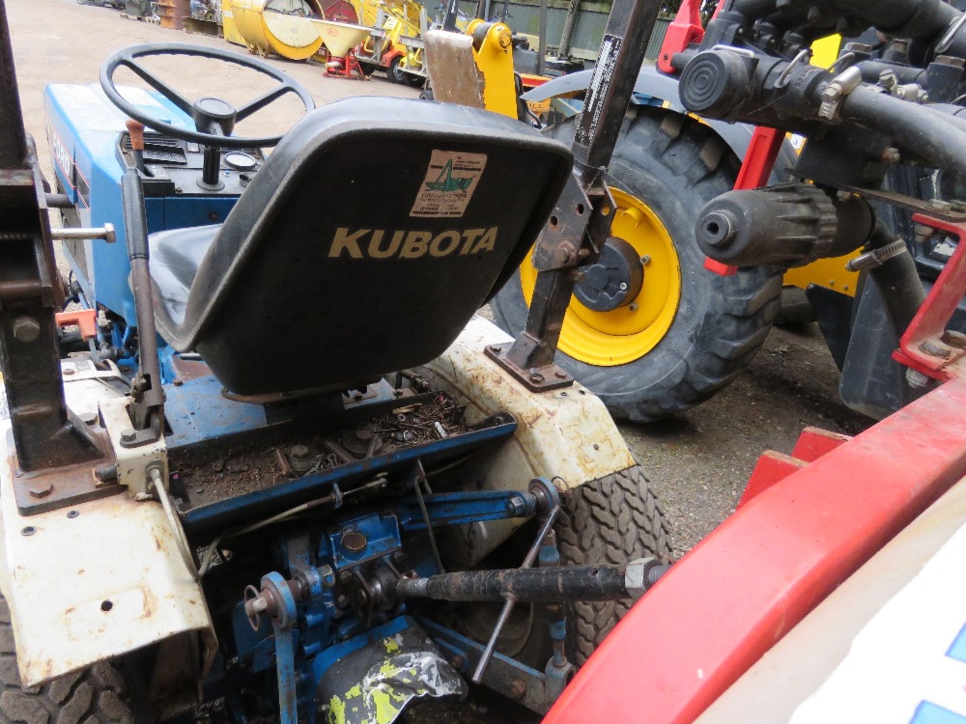 FORD 1220 4WD COMPACT TRACTOR ON GRASS TYRES. COMES WITH A BARGAM POG200/1106 TRACTOR MOUNTED CROP S - Image 10 of 17