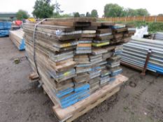 BUNDLE OF SCAFFOLDING BOARDS @ 5FT LENGTH, 100 NO. IN TOTAL APPROX. SOURCED FROM COMPANY LIQUIDATIO