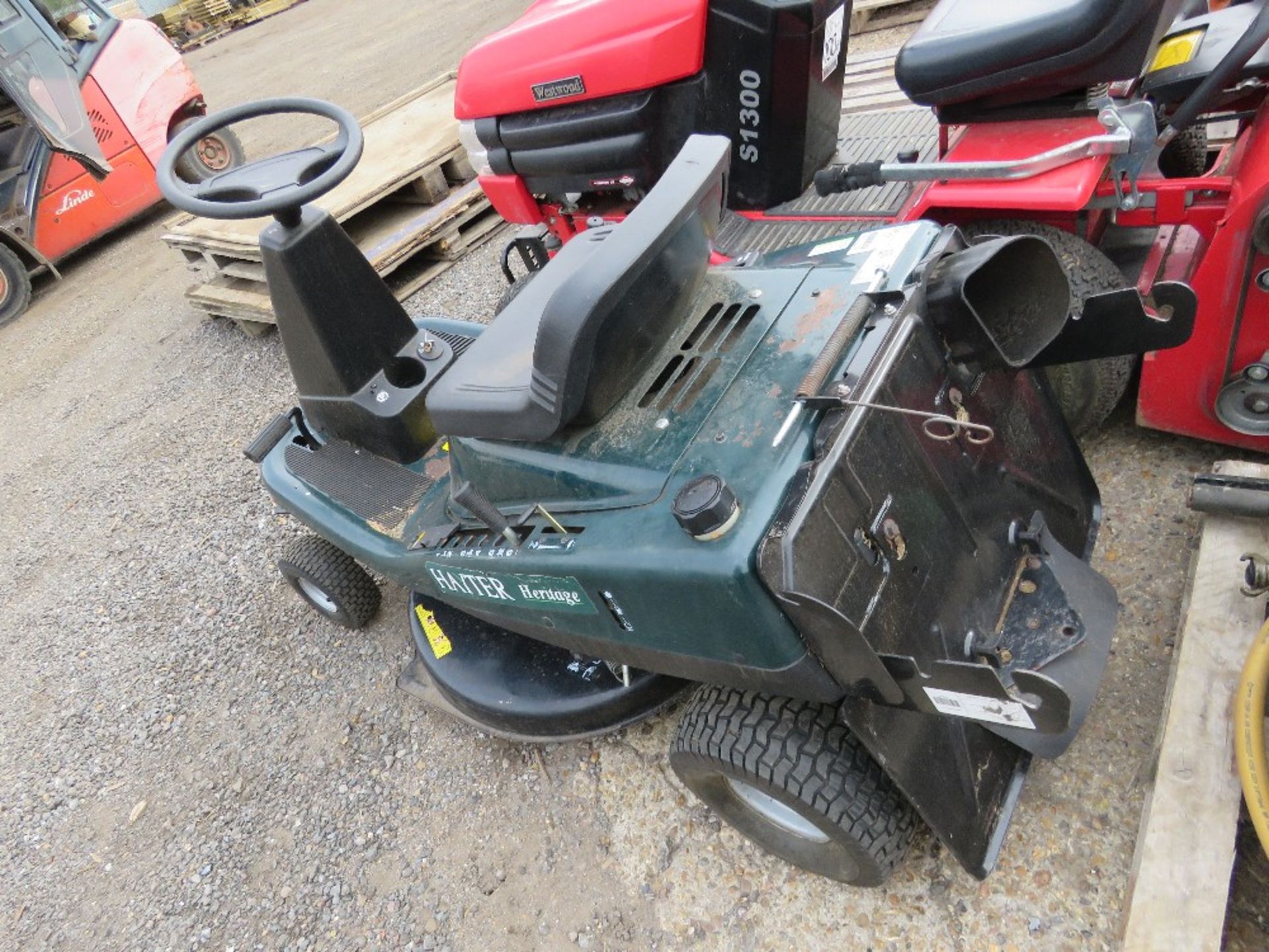 HAYTER M10/30 RIDE ON MOWER. WHEN TESTED WAS SEEN TO RUN, DRIVE AND BUT MOWERS NOT ENGAGED??. THI - Image 3 of 6