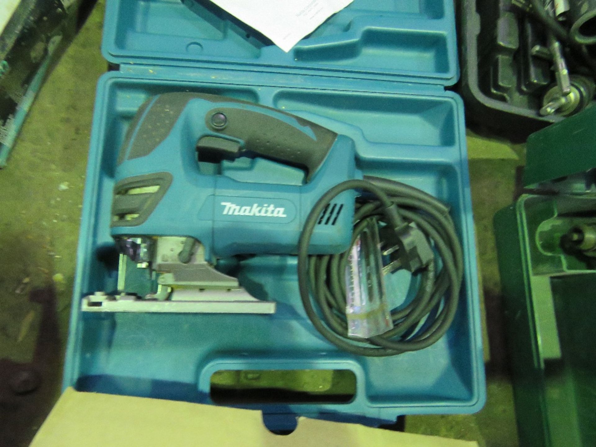 2X POWER TOOLS: MAKITA SANDER AND MAKITA JIGSAW, LITTLE USED. THIS LOT IS SOLD UNDER THE AUCTION - Image 2 of 2