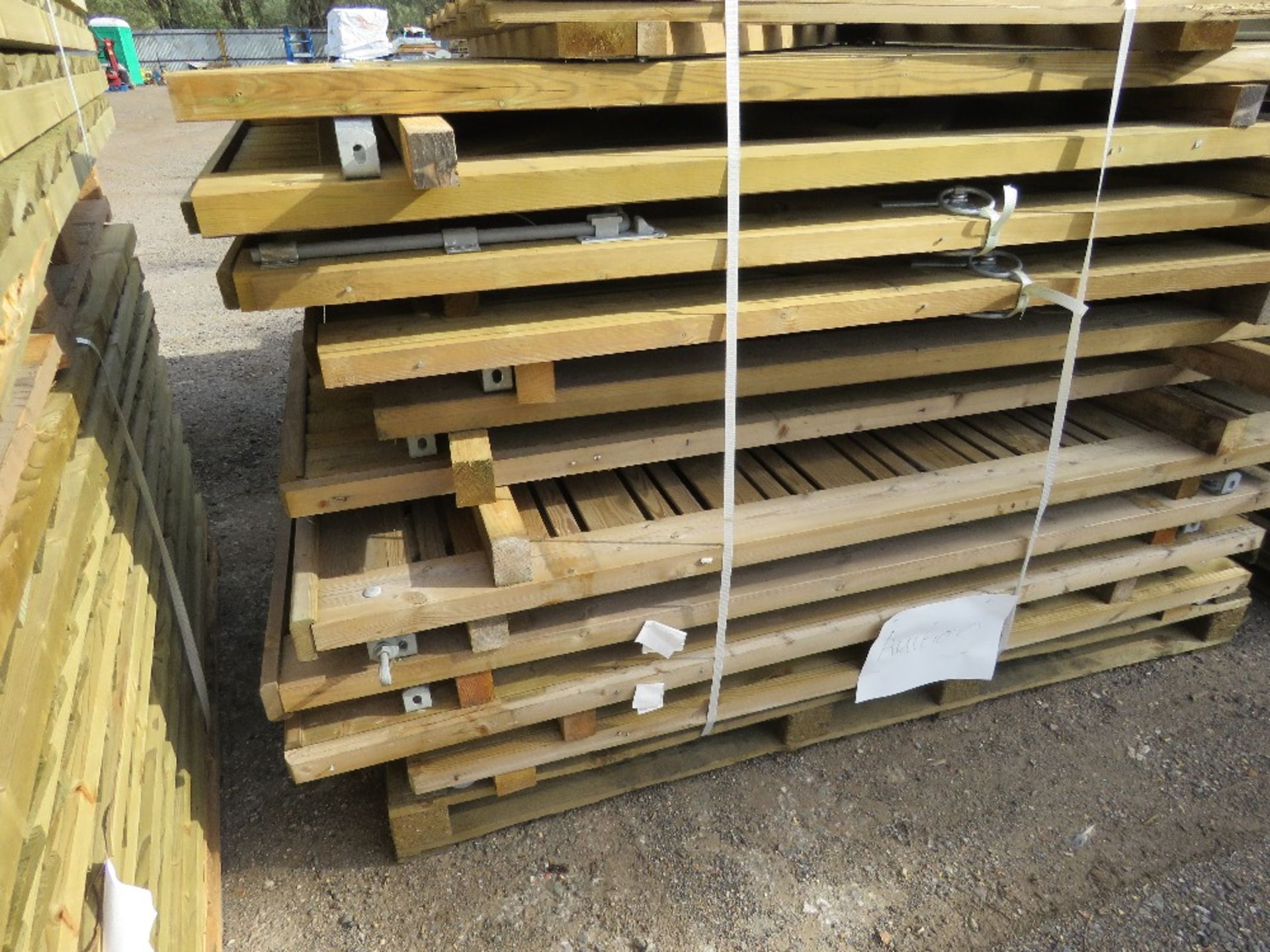 STACK OF 12NO ASSORTED WOODEN GARDEN GATES. - Image 6 of 6