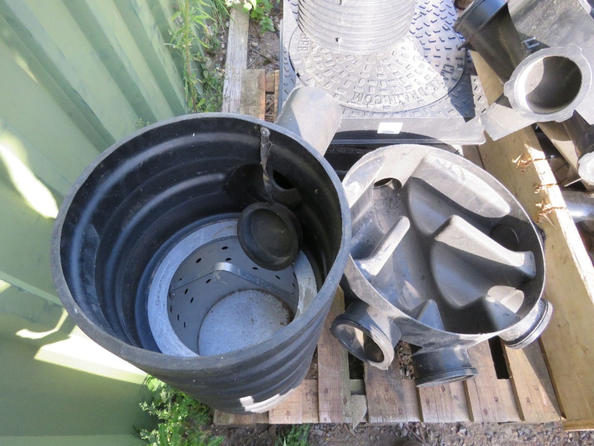 2 X PALLETS OF DRAINAGE FITTINGS AND MANHOLES. THIS LOT IS SOLD UNDER THE AUCTIONEERS MARGIN SCHE - Image 7 of 7