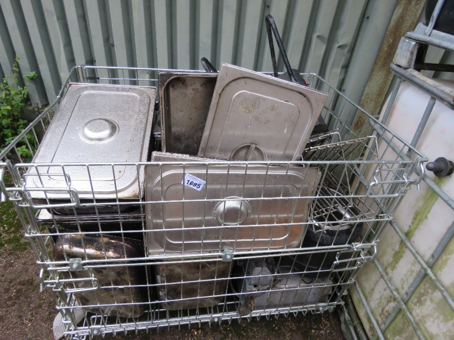 STILLAGE CONTAINING A LARGE AMOUNT OF CATERING RELATED ITEMS INCLUDING 3 X SOUP HEATER BOWLS ETC. - Image 2 of 5