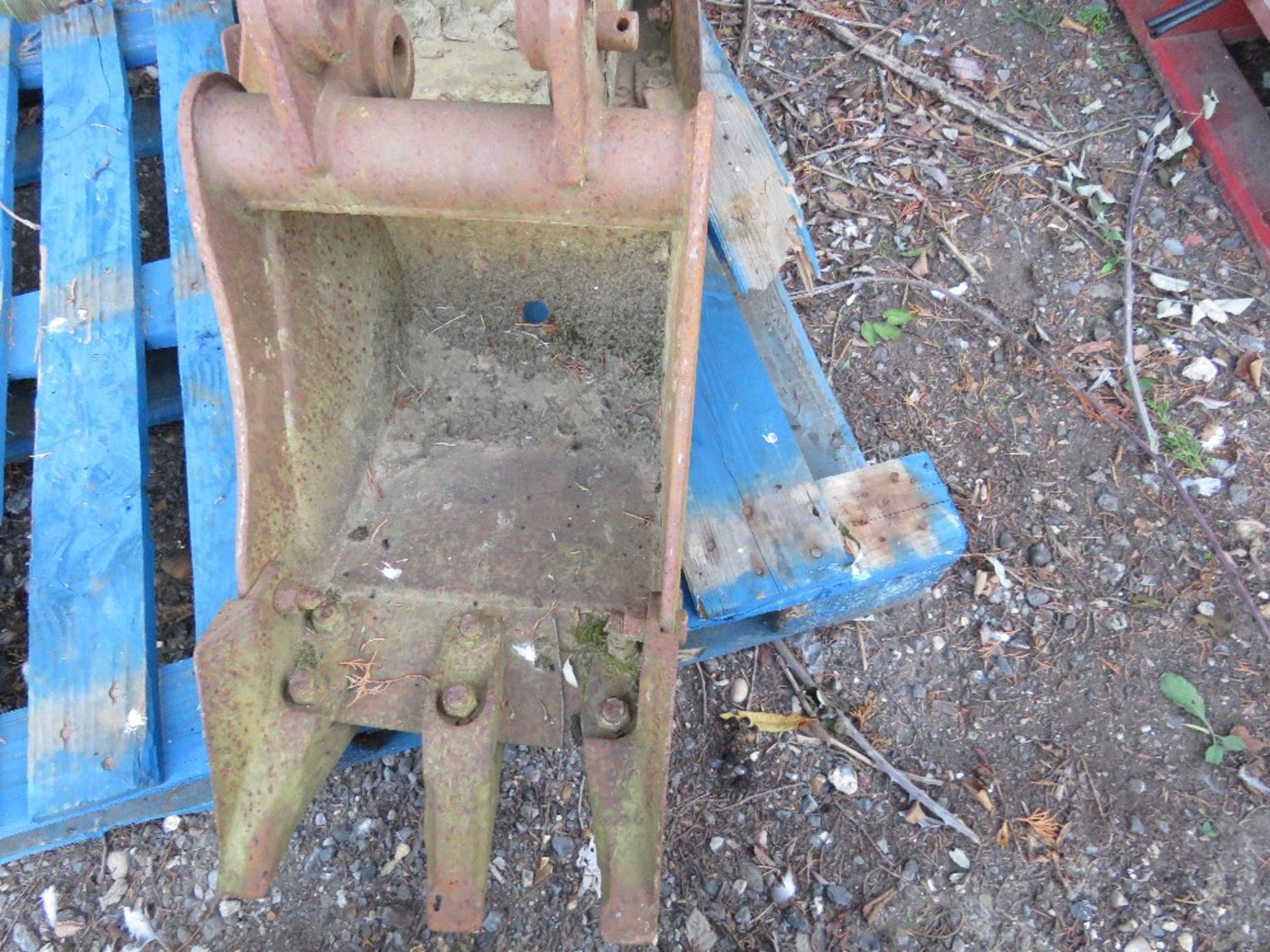 3NO MINI EXCAVATOR BUCKETS ON 25MM PINS, AS SHOWN. - Image 2 of 5