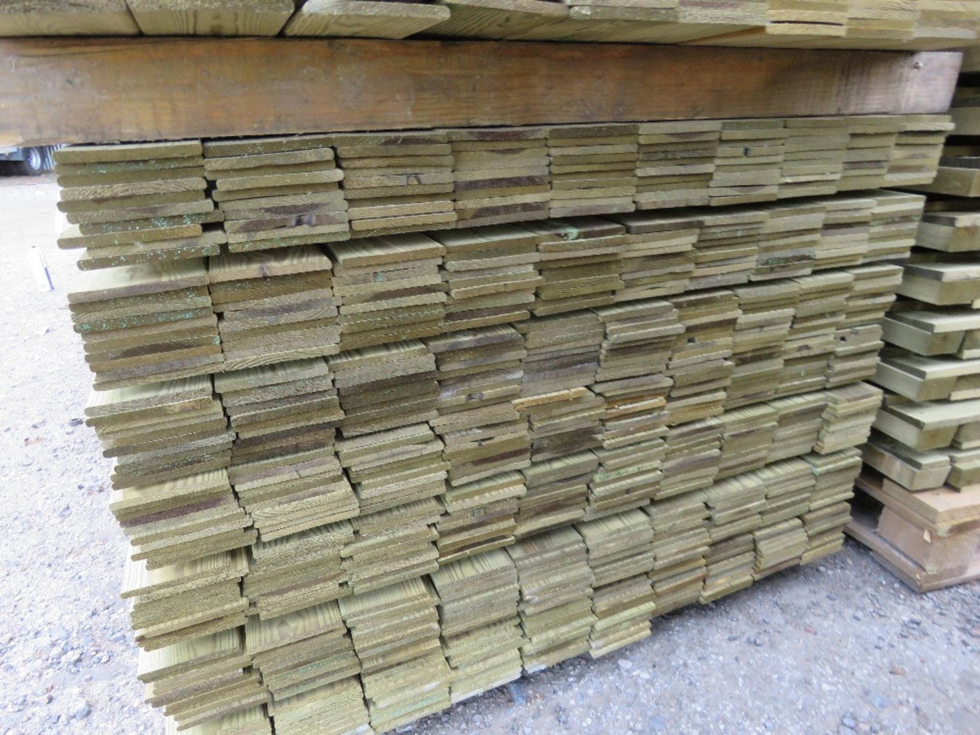 LARGE PACK OF PRESSURE TREATED HIT AND MISS FENCE CLADDING TIMBER BOARDS. 1.75M LENGTH X 100MM WIDTH - Image 2 of 3