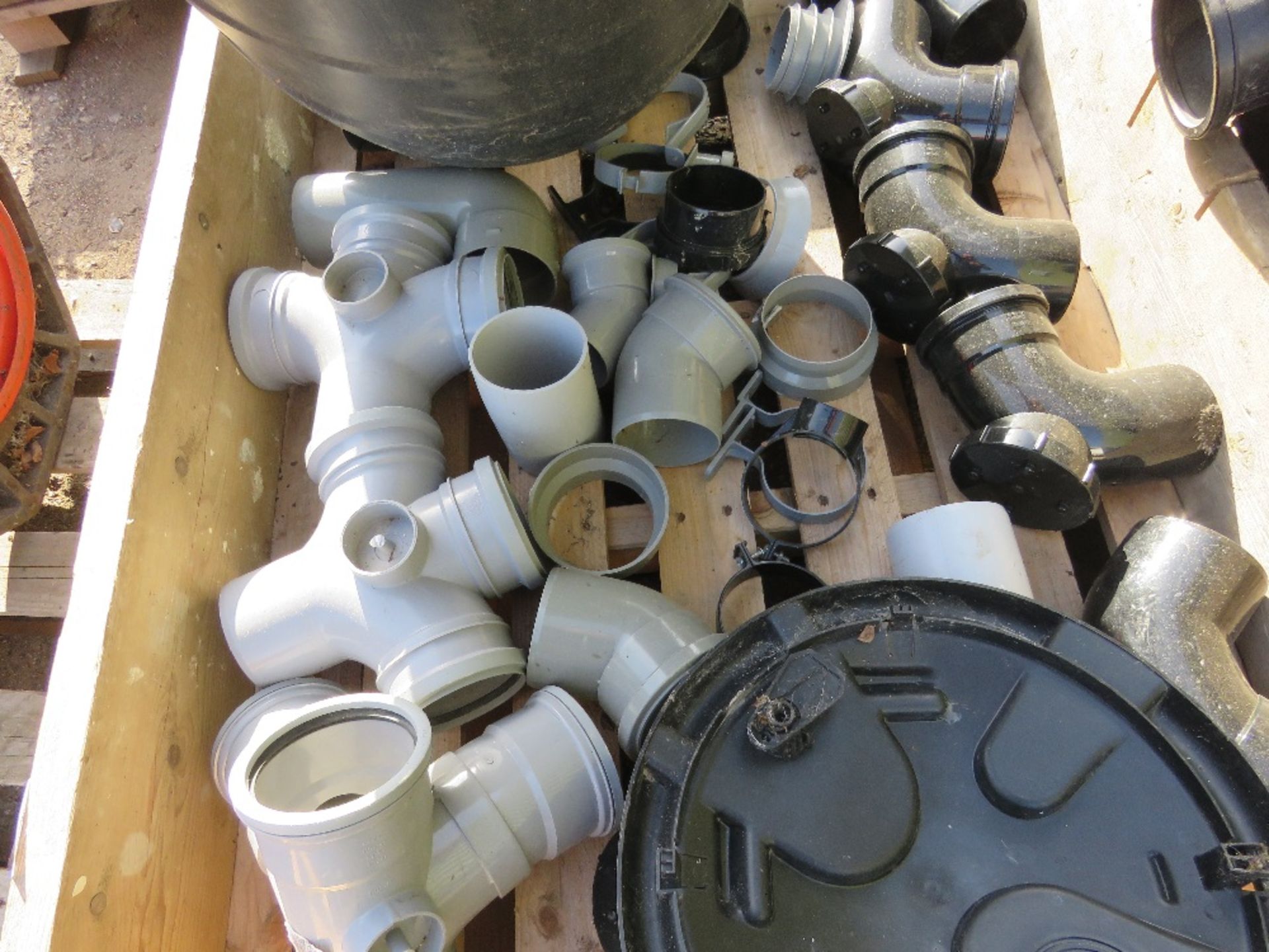 2 X PALLETS OF DRAINAGE FITTINGS AND MANHOLES. THIS LOT IS SOLD UNDER THE AUCTIONEERS MARGIN SCHE - Image 2 of 7