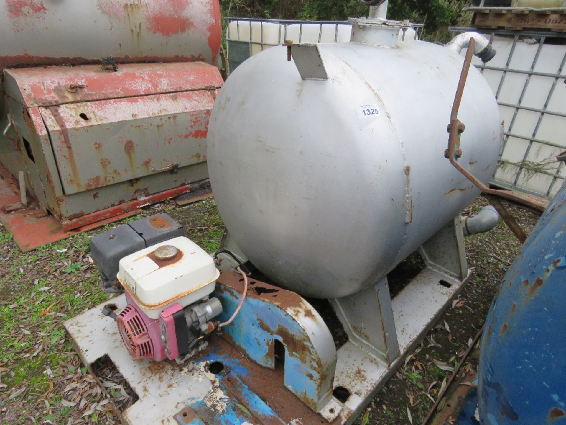 HONDA ENGINED TOILET EMPTYING SUCTION TANKER