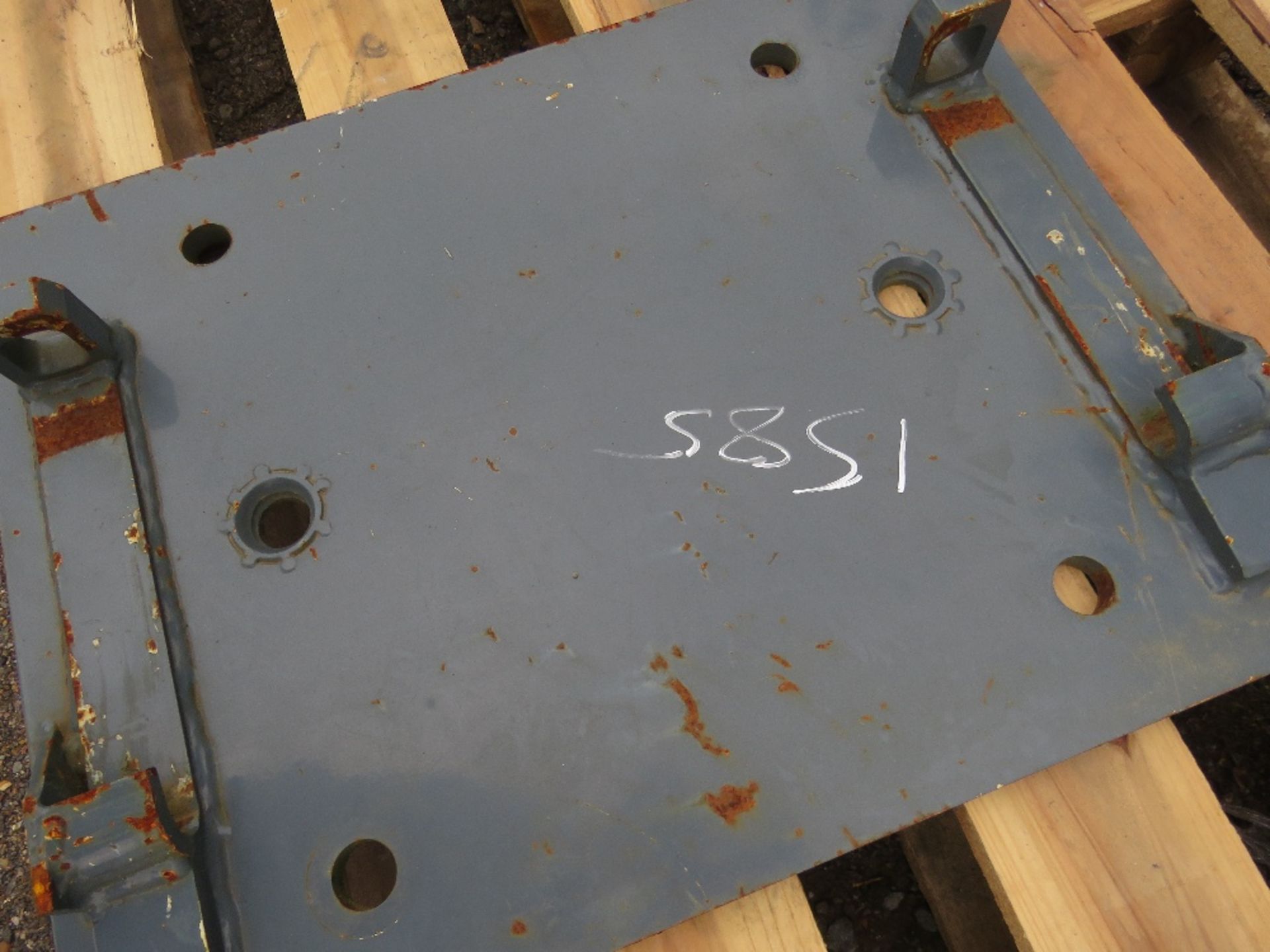 BACKPLATE FOR SMALL AVANT LOADER. THIS LOT IS SOLD UNDER THE AUCTIONEERS MARGIN SCHEME, THEREFOR - Image 2 of 2