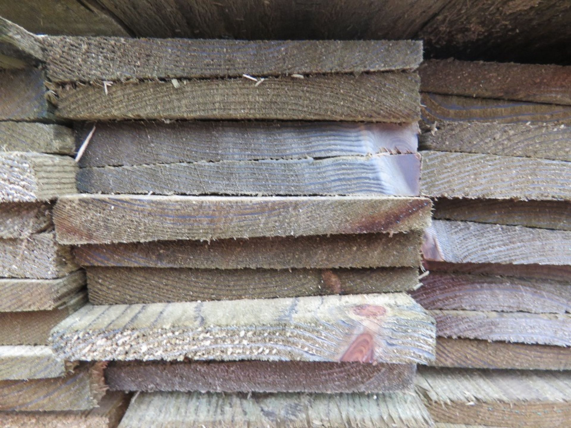 LARGE PACK OF PRESSURE TREATED FEATHER EDGE FENCE CLADDING TIMBER BOARDS. 1.50M LENGTH X 100MM WIDTH - Image 3 of 3