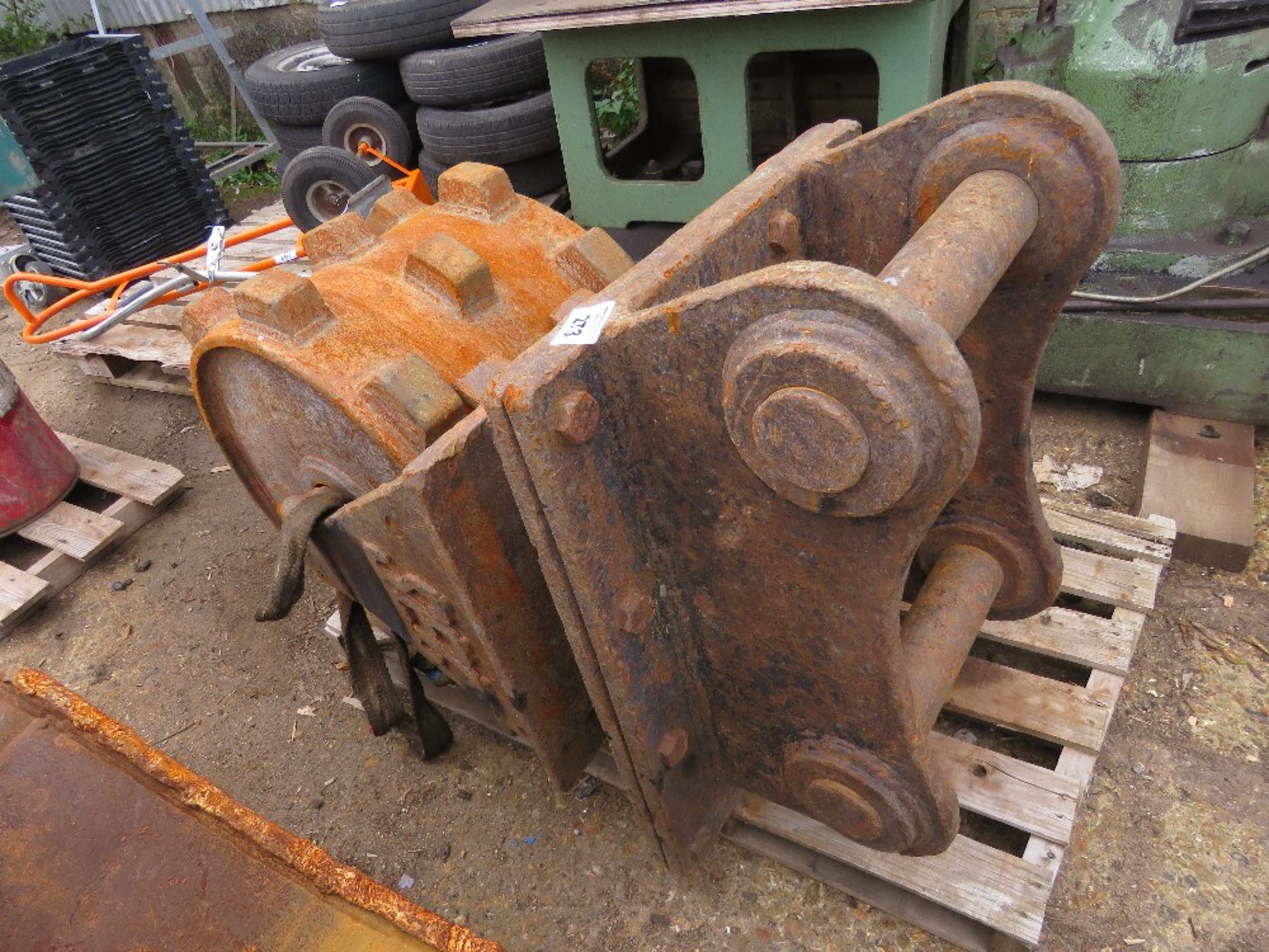 SEC SHEEPS FOOT COMPACTION ROLLER WHEEL ON 80MM PINS TO SUIT 20 TONNE PLUS EXCAVATOR. 450MM WIDTH AP - Image 6 of 6