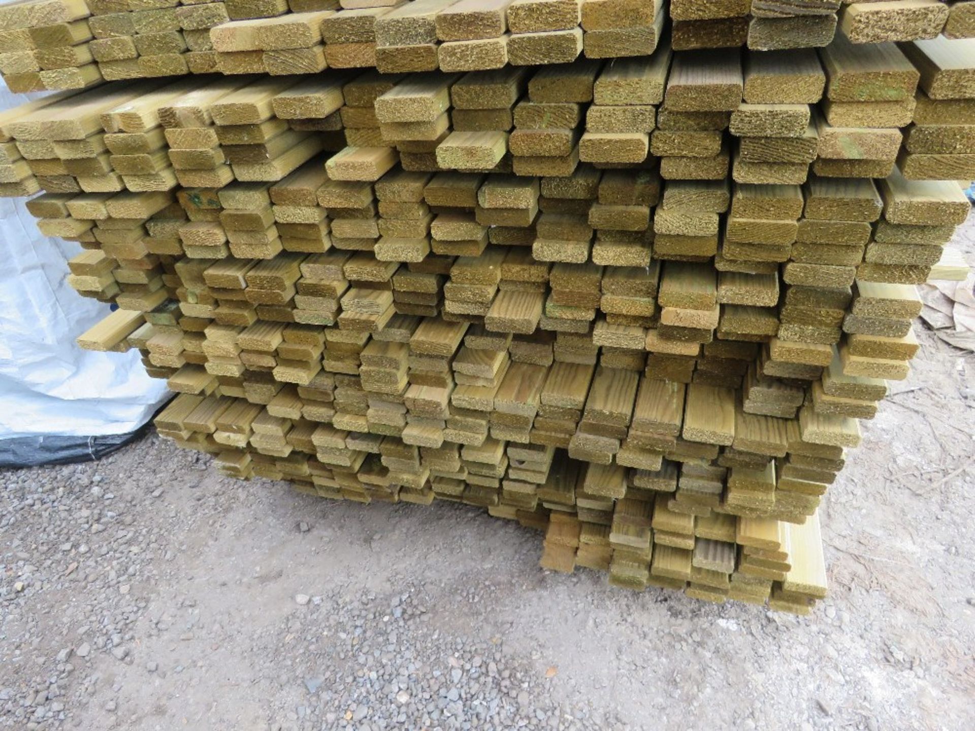 LARGE PACK OF TREATED VENETIAN PALE FENCE CLADDING SLATS: 1.83M LENGTH X 45MM X 18MM APPROX. - Image 2 of 3