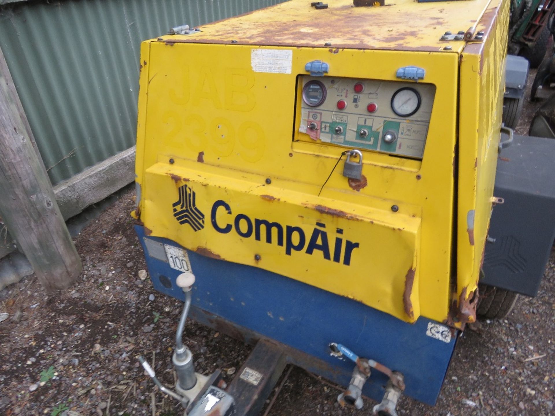 COMPAR C42 TOWED ROAD COMPRESSOR 150 CFM OUTPUT. WHEN TESTED WAS SEEN TO RUN AND MAKE AIR. - Image 3 of 7