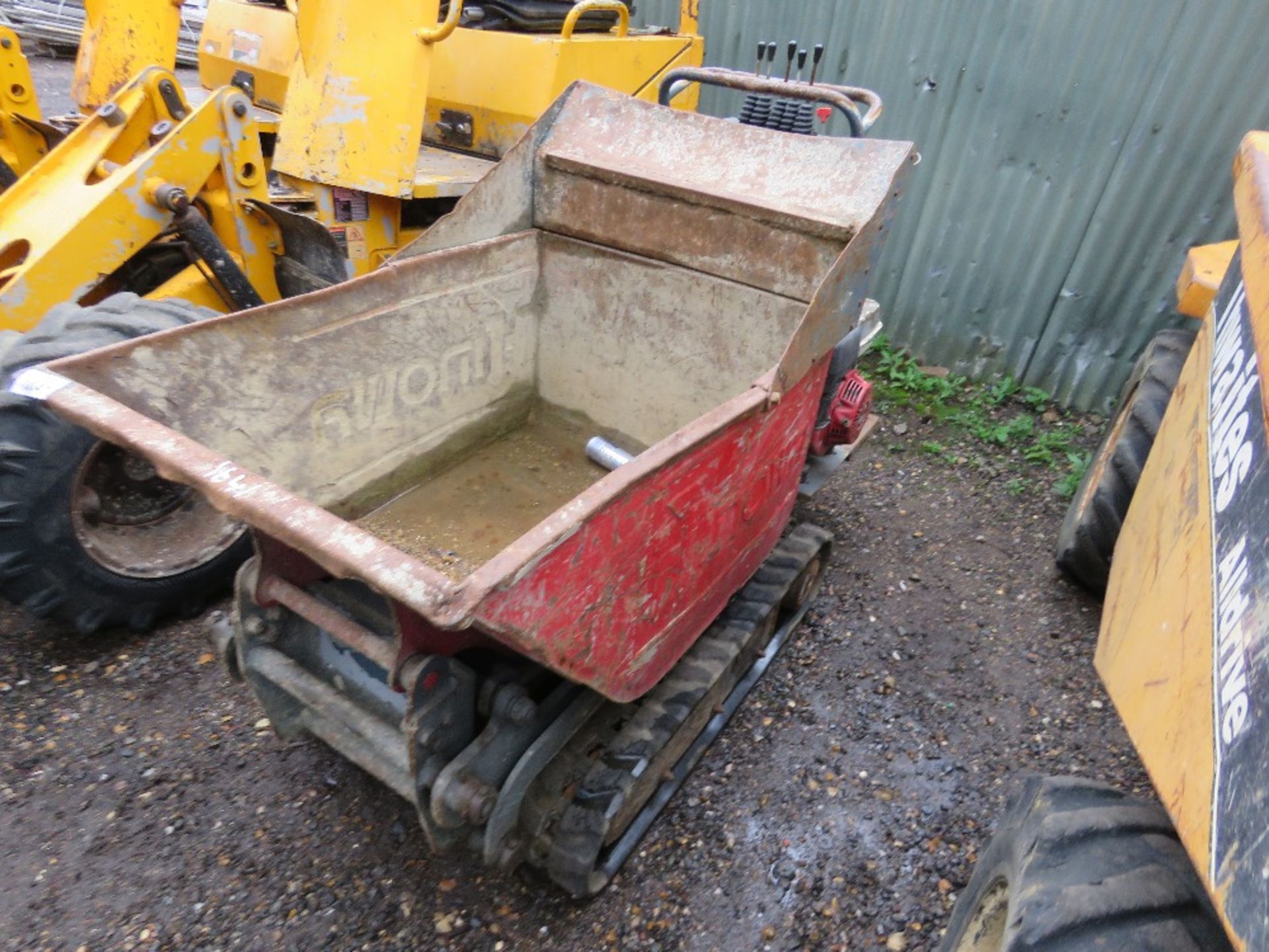 HINOWA HP800 HIGH TIP TRACKED DUMPER BARROW. YEAR 2000 BUILD. SN: 97508. WHEN TESTED WAS SEEN TO RUN - Image 2 of 6