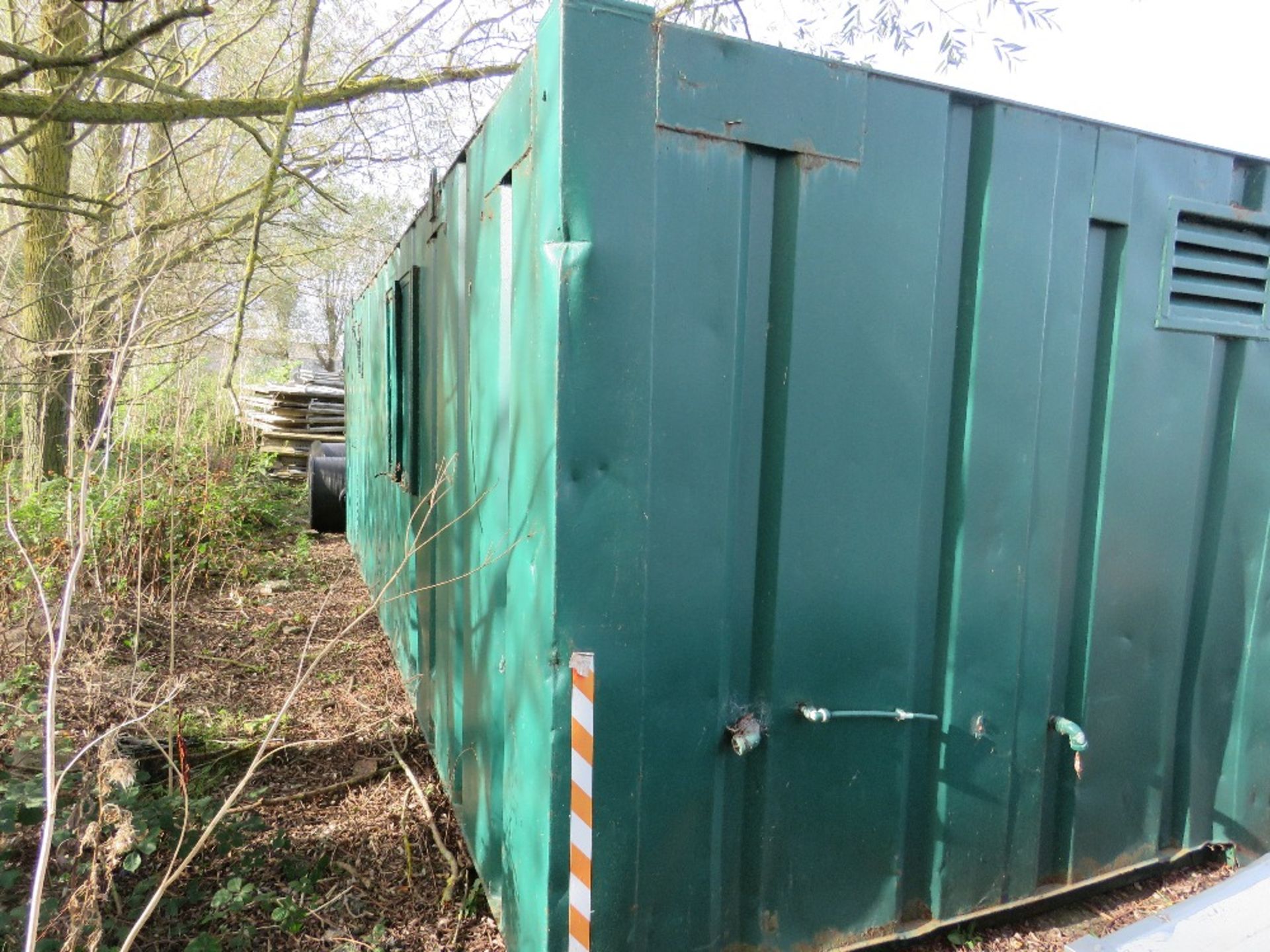 SECURE SITE WELFARE OFFICE CABIN, 32FT LENGTH X 10FT WIDTH APPROX WITH STEPHILL 10KVA GENERATOR. ACC - Image 3 of 13