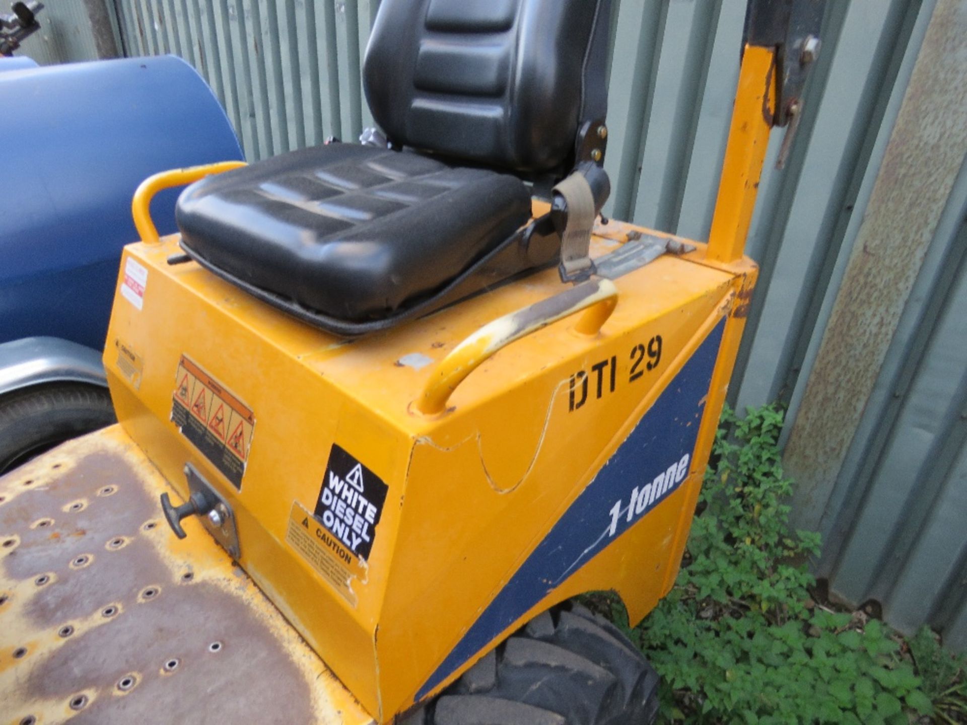 THWAITES HIGH TIP 1 TONNE DUMPER YEAR 2016. 1843 REC HRS. PN:DTI29 DIRECT FROM LOCAL COMPANY AS PAR - Image 4 of 6