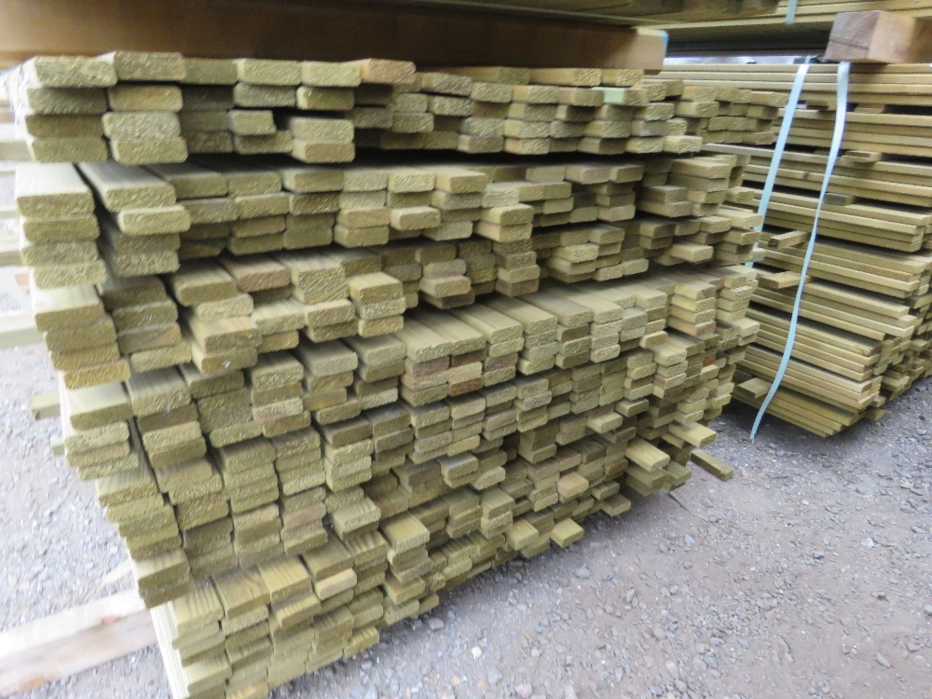 LARGE PACK OF TREATED VENETIAN PALE FENCE CLADDING SLATS: 1.83M LENGTH X 45MM X 18MM APPROX. - Image 2 of 3