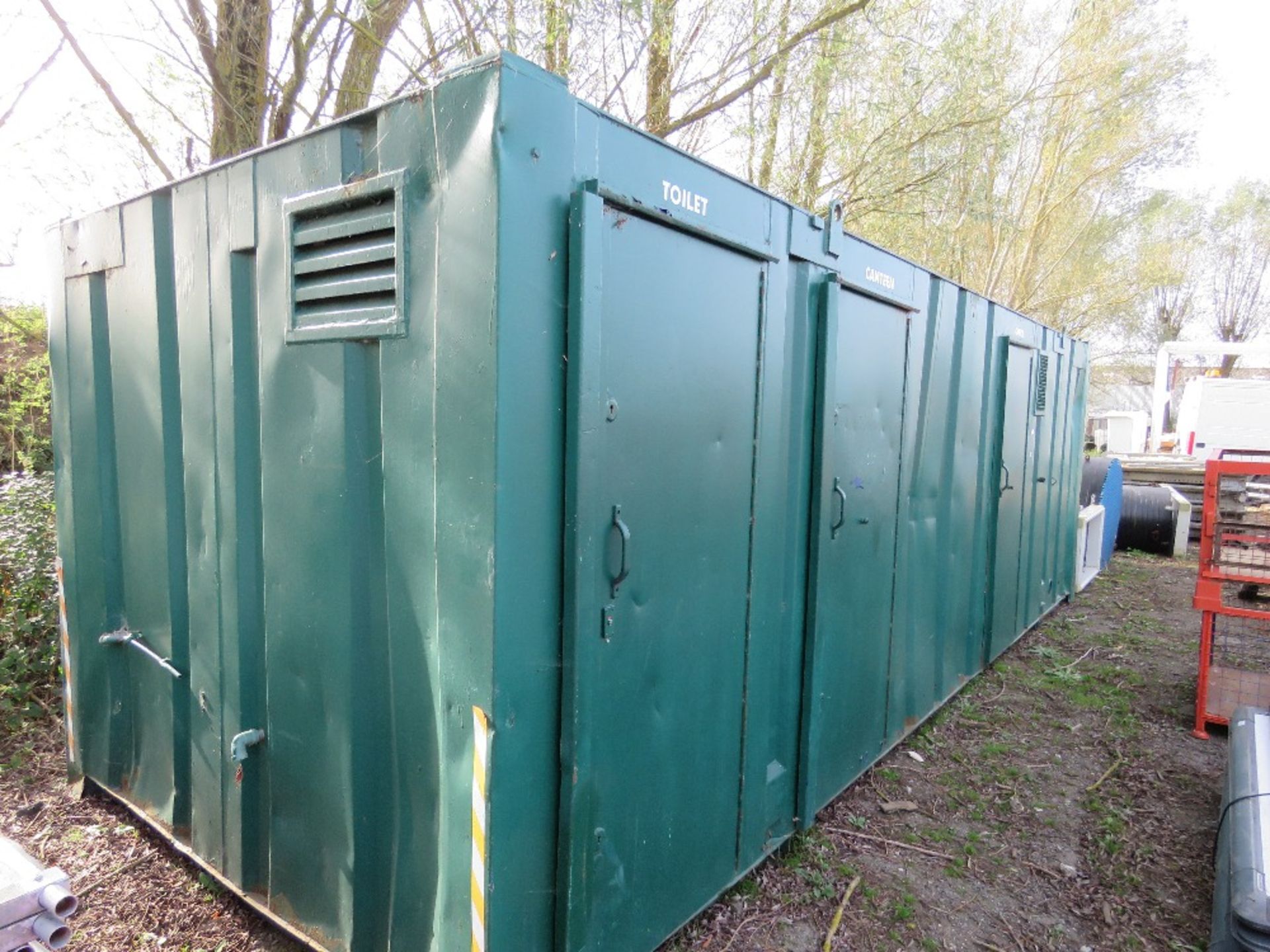 SECURE SITE WELFARE OFFICE CABIN, 32FT LENGTH X 10FT WIDTH APPROX WITH STEPHILL 10KVA GENERATOR. ACC - Image 2 of 13
