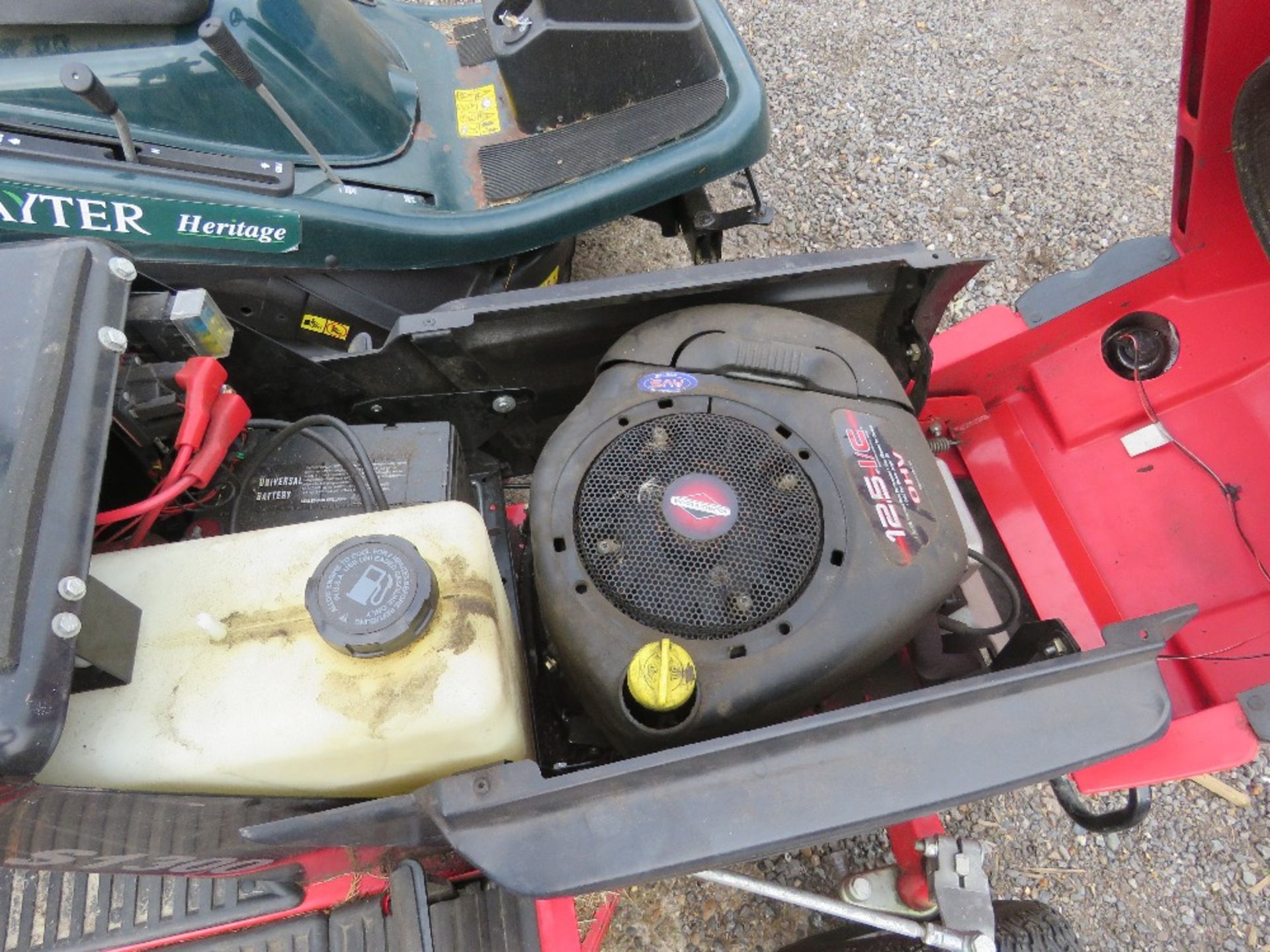 WESTWOOD S1300 RIDE ON MOWER WITH COLLECTOR. WHEN TESTED WAS SEEN TO RUN, DRIVE AND MOWERS ENGAGED. - Image 6 of 6