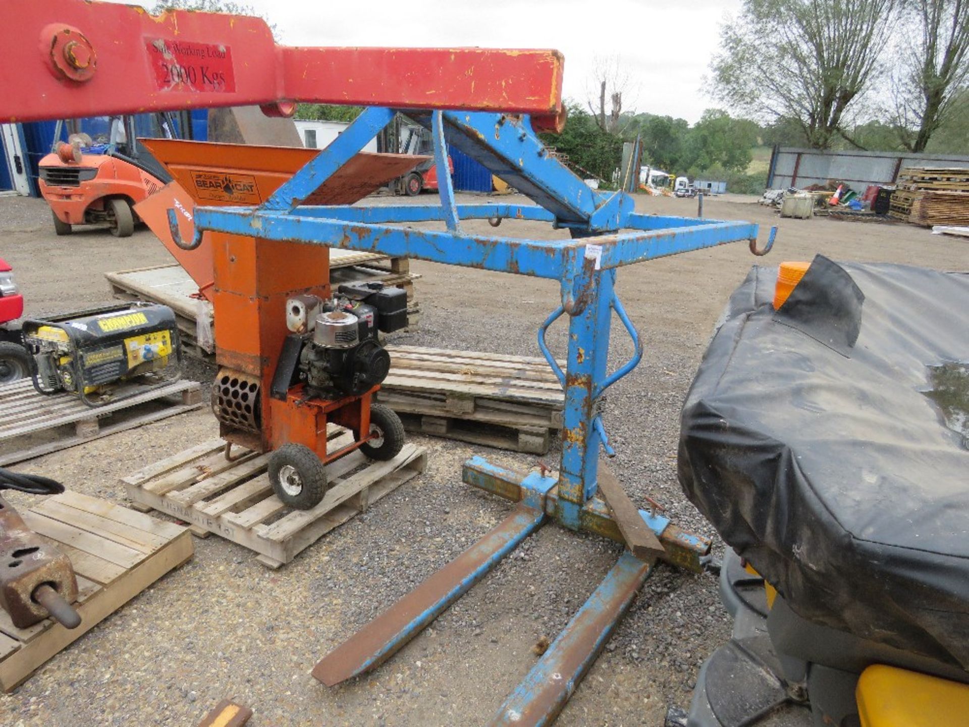 CRANE MOUNTED PALLET FORKS.