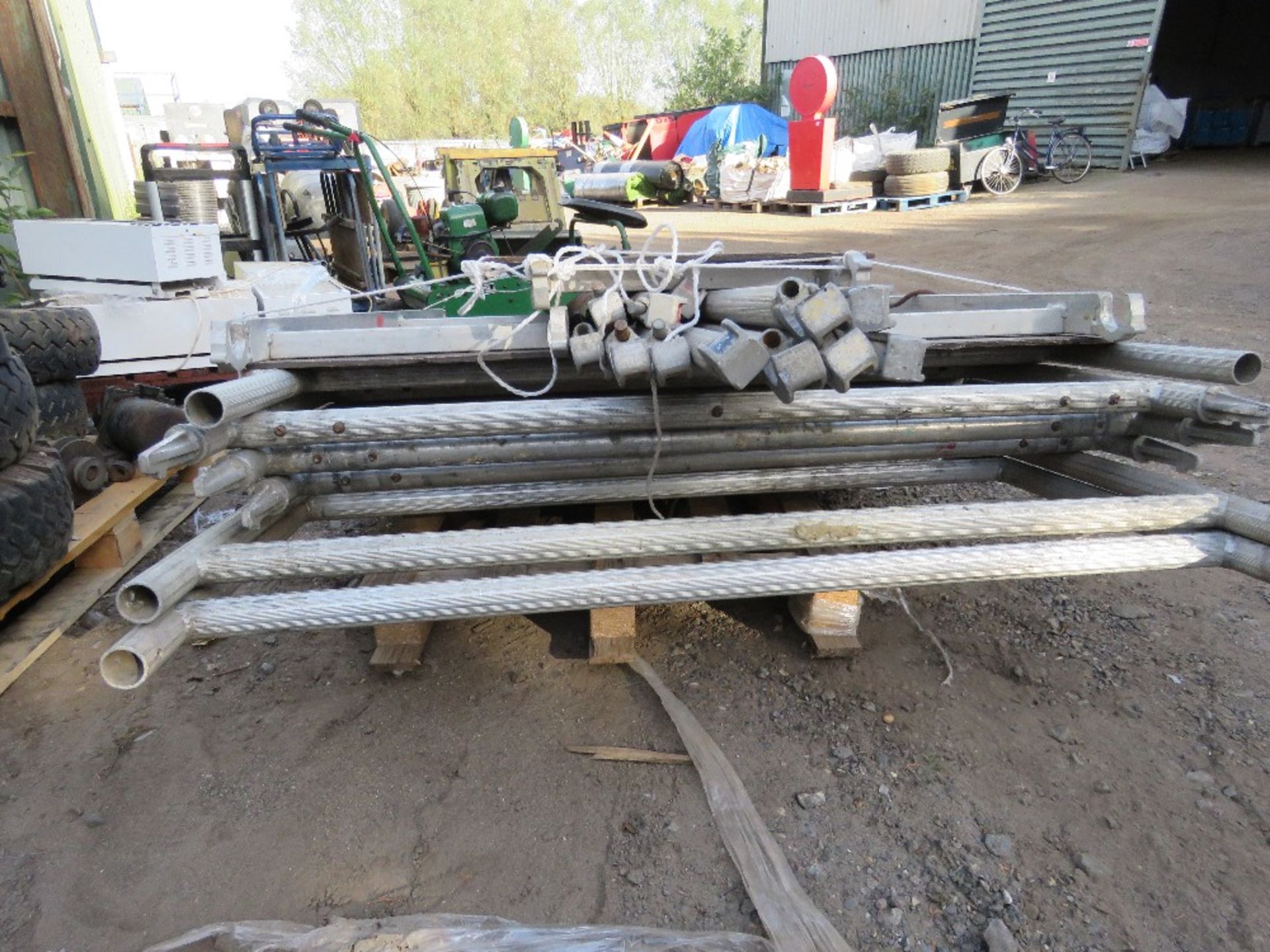 ALUMINIUM SCAFFOLD TOWER WITH BOARDS AND POLES, 6 SECTIONS. OWNER RETIRING. THIS LOT IS SOLD UNDE - Image 4 of 5