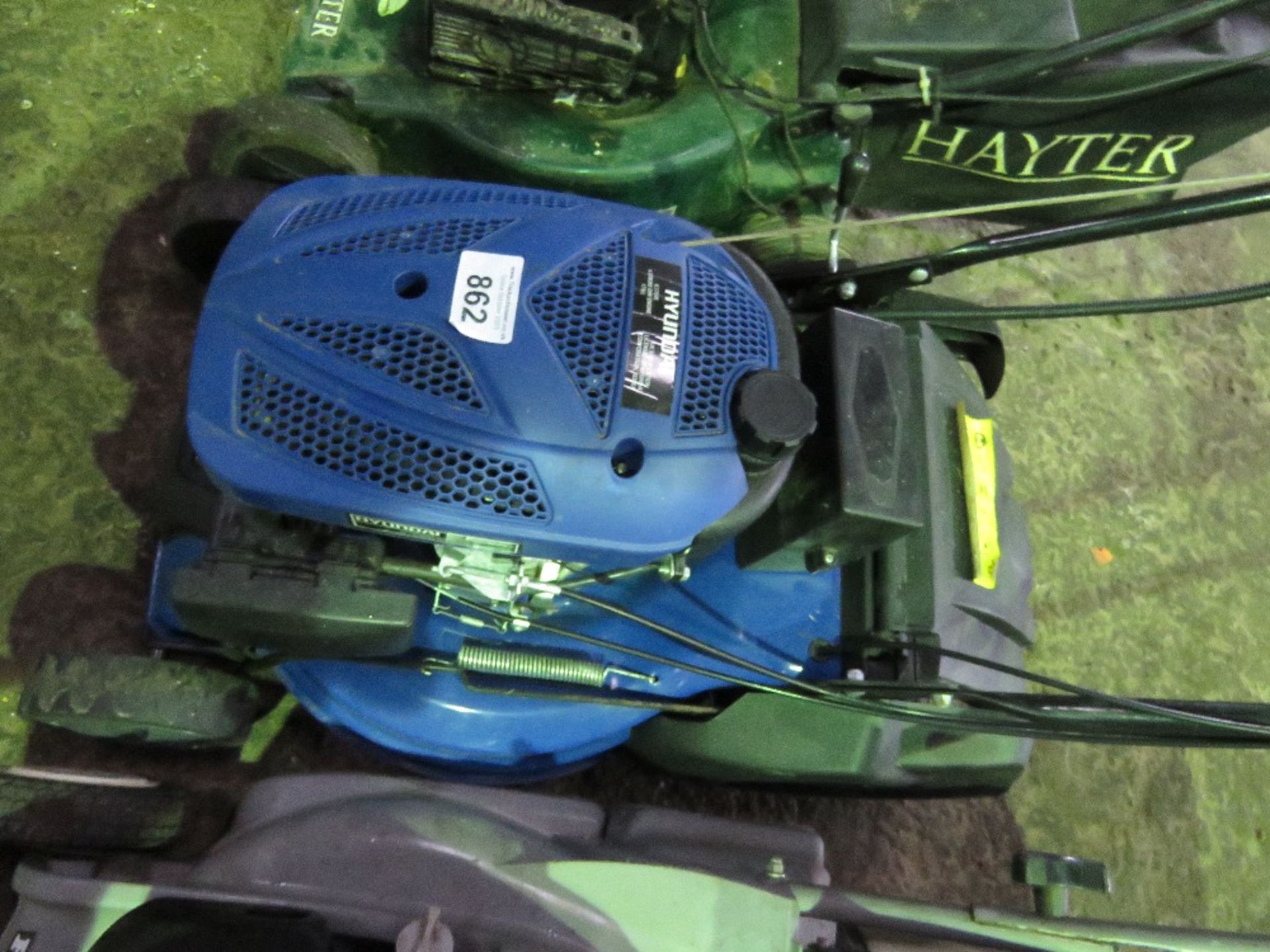 HYUNDAI SELF DRIVE MOWER- NO BAG. THIS LOT IS SOLD UNDER THE AUCTIONEERS MARGIN SCHEME, THEREFOR - Image 2 of 3