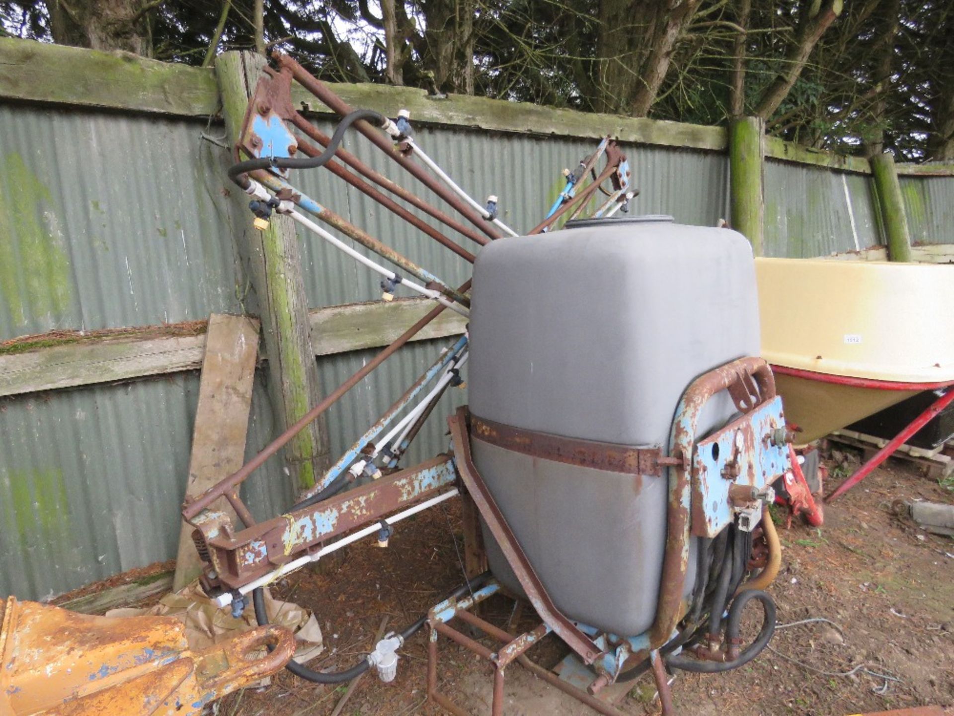 TRACTOR MOUNTED SPRAYER, PTO DRIVEN PUMP. THIS LOT IS SOLD UNDER THE AUCTIONEERS MARGIN SCHEME, T - Image 4 of 6