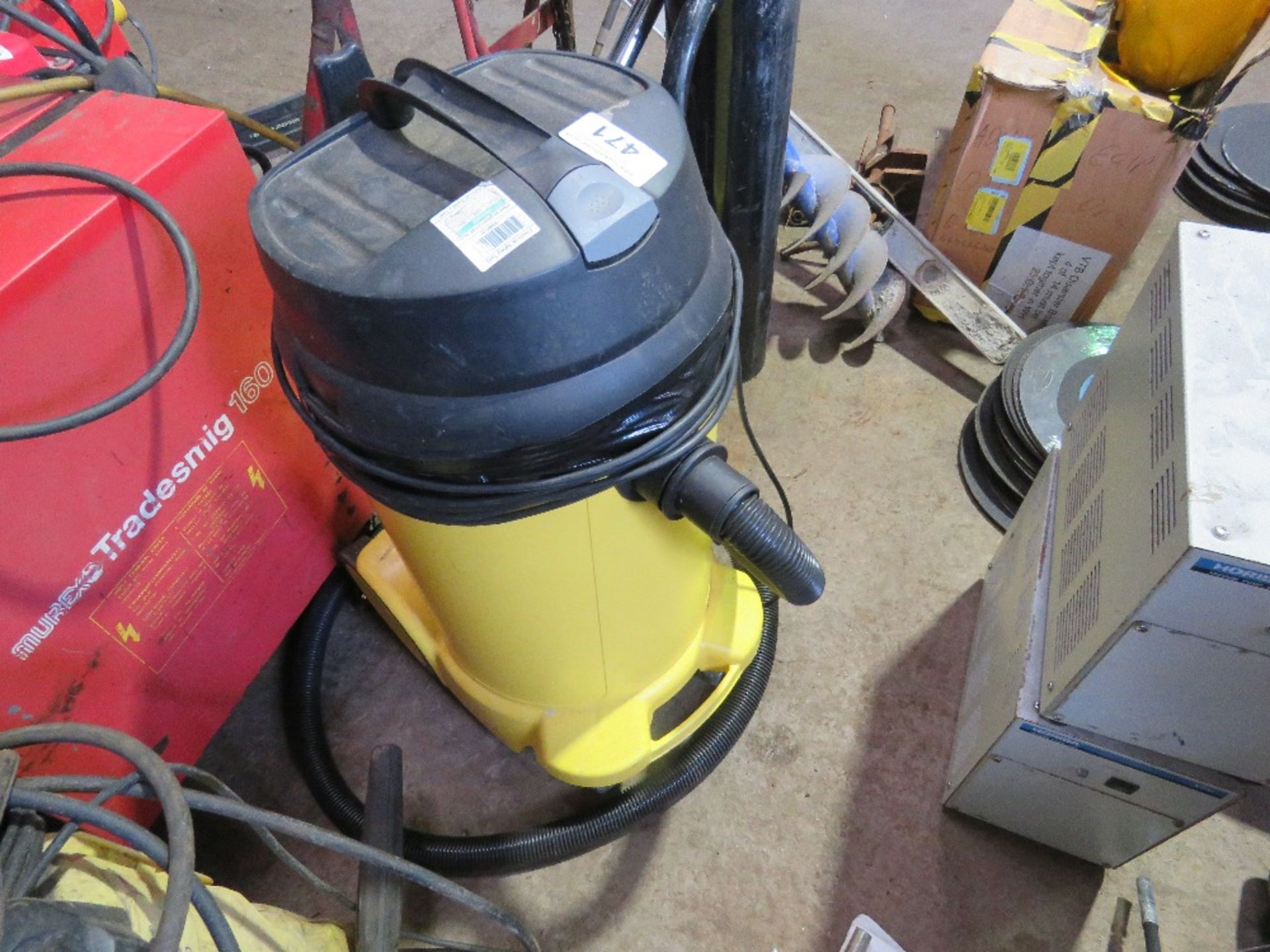 LARGE WET VACUUM UNIT, 240VOLT. SOURCED FROM SITE CLOSURE/CLEARANCE. - Image 2 of 3