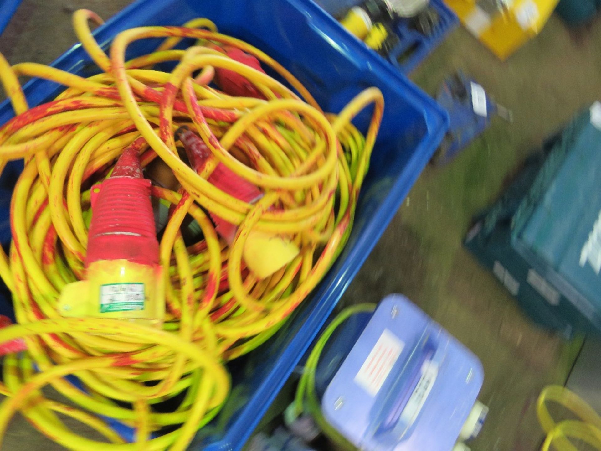 2 X CRATES CONTAINING LARGE OUTPUT 110VOLT LEADS. SOURCED FROM LOCAL BUILDING COMPANY LIQUIDATION. - Image 5 of 5