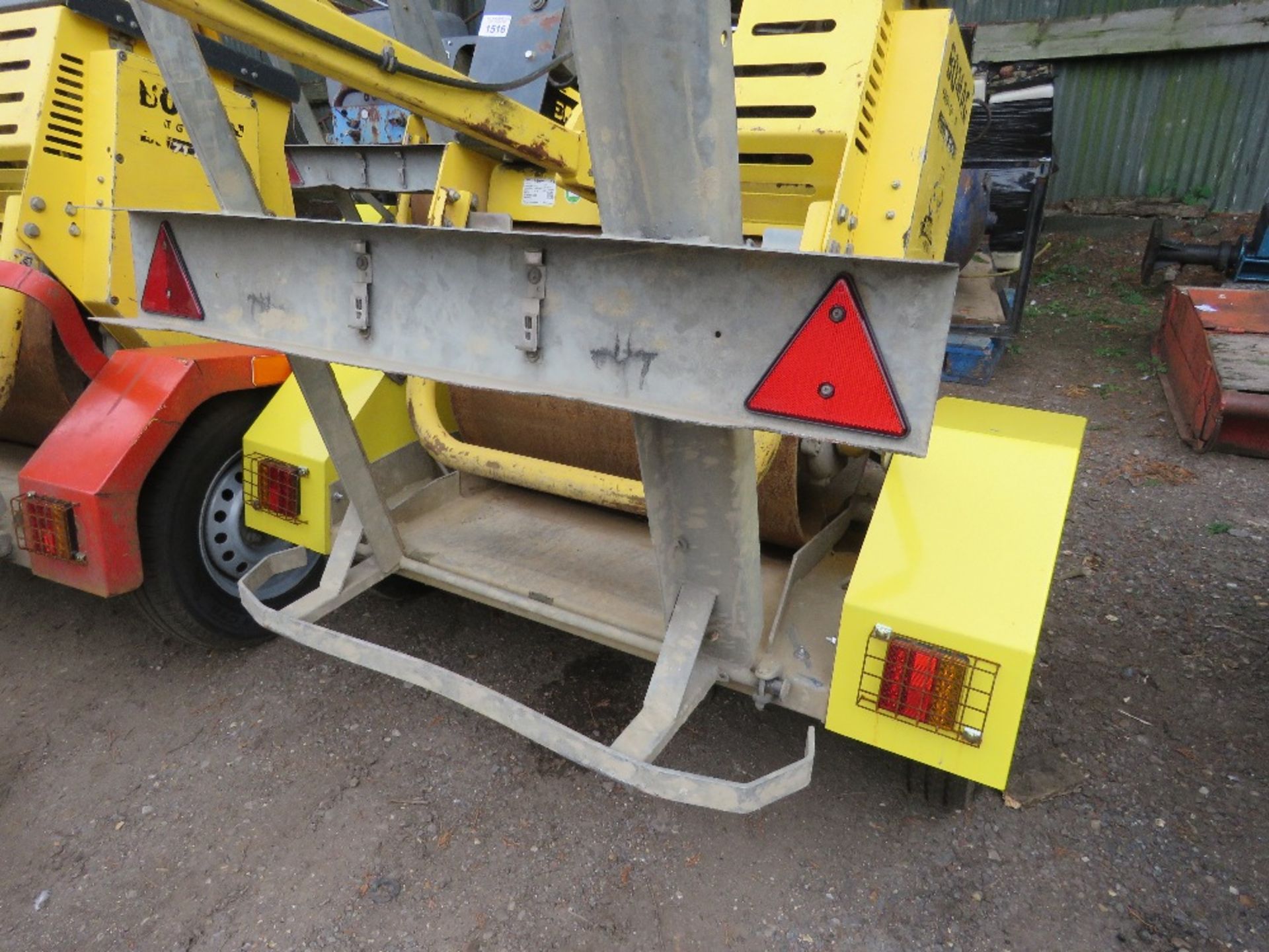 BOMAG BW71E-2 SINGLE DRUM ROLLER ON A TRAILER YEAR 2017 BUILD. SN: 101620291366. SOURCED FROM LARGE - Image 4 of 7