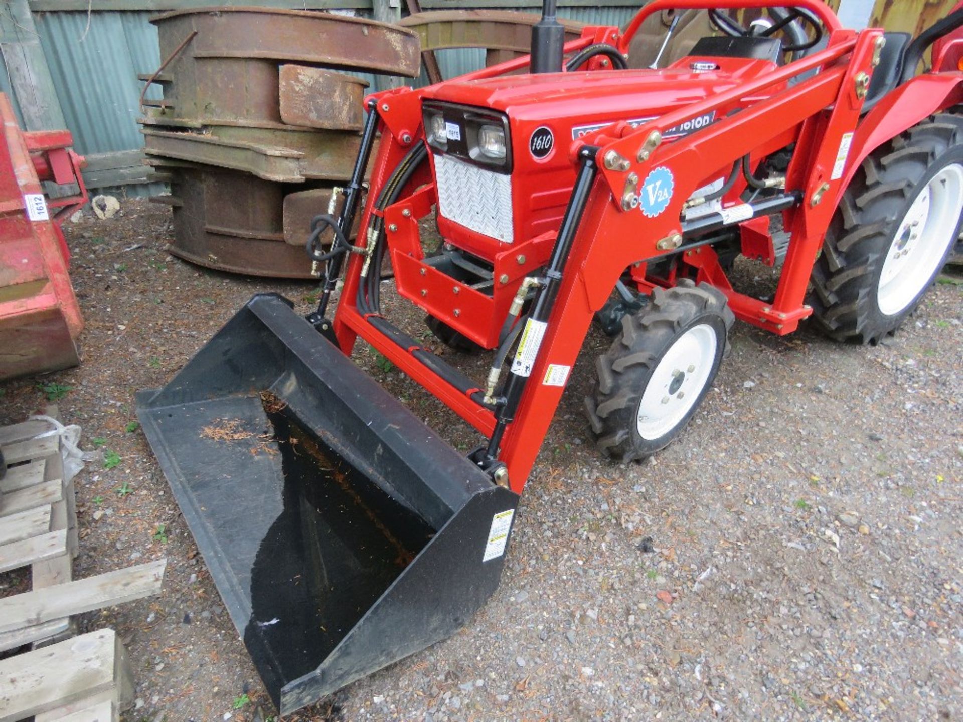 YANMAR YM1610D 4WD COMPACT AGRICULTURAL TRACTOR WITH REAR LINK ARMS AND UNUSED V2A FOREND LOADER WI - Image 2 of 11