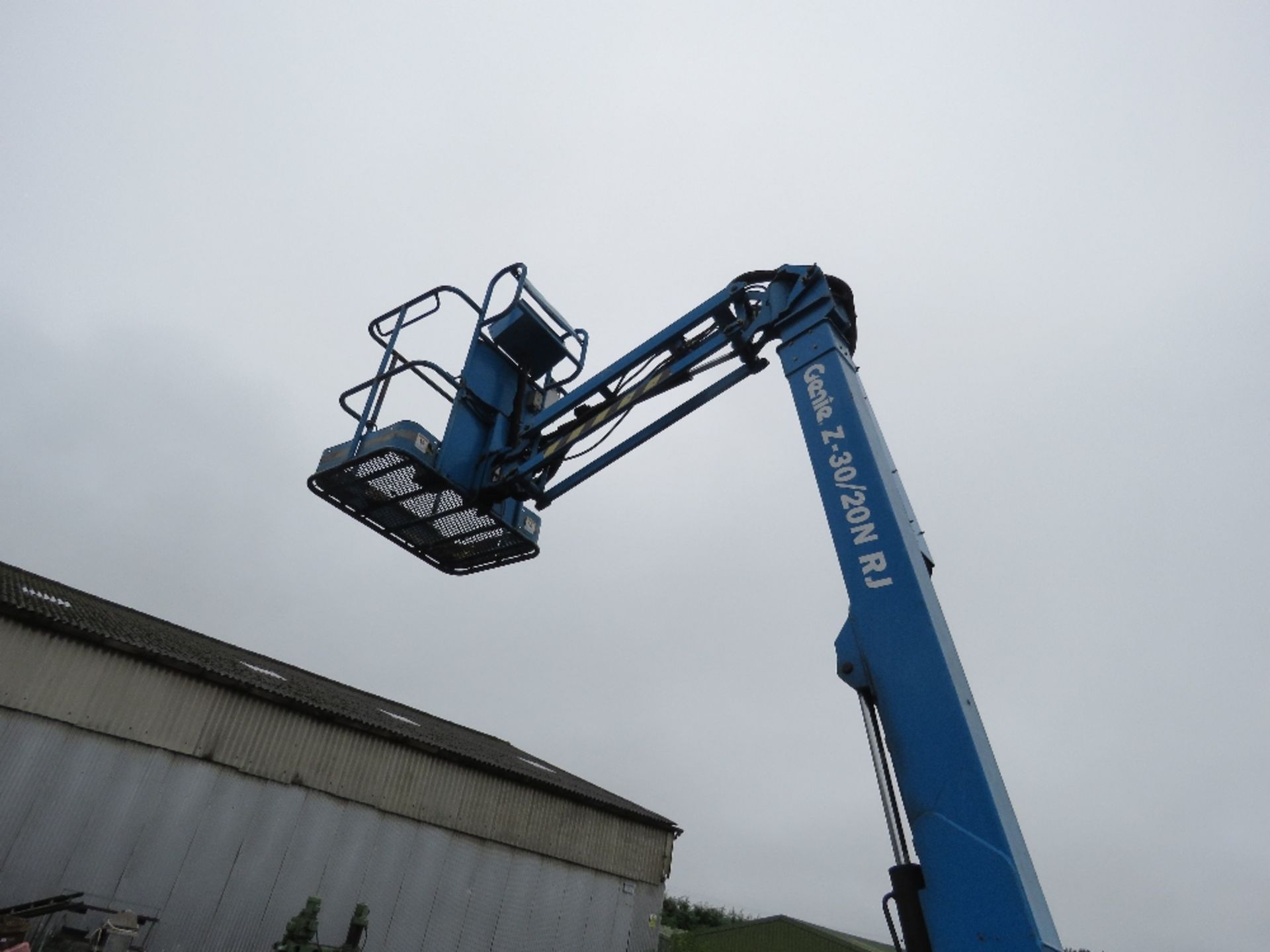 GENIE BOOM Z30/20N BATTERY OPERATED BOOM LIFT. YEAR 2005, 567 REC HOURS, SN:Z30N05-7047. WHEN TESTED - Image 3 of 13