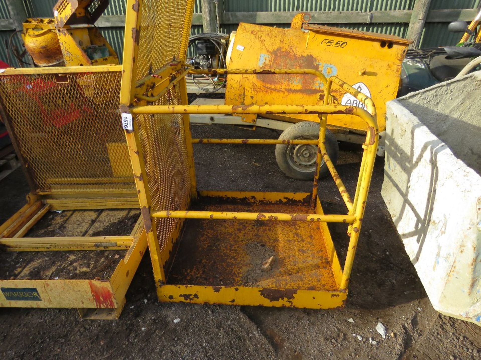 FORKLIFT MOUNTED MANCAGE, FOLDING TOP - Image 2 of 4