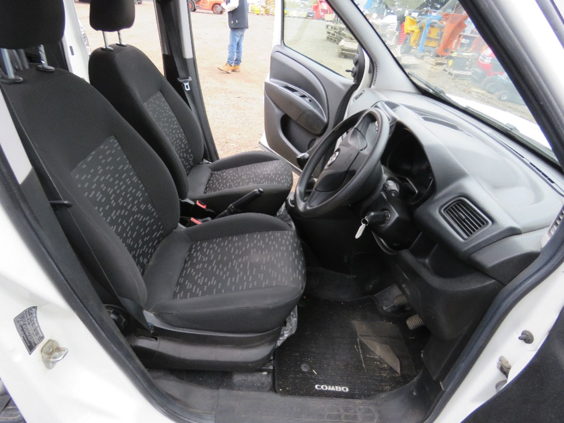 VAUXHALL COMBO L1H1-CDTI FIVE SEATER VAN REG: FL16 ONO. 98, 248 RECORDED MILES. 2 KEYS. WITH V5 (OWN - Image 13 of 21