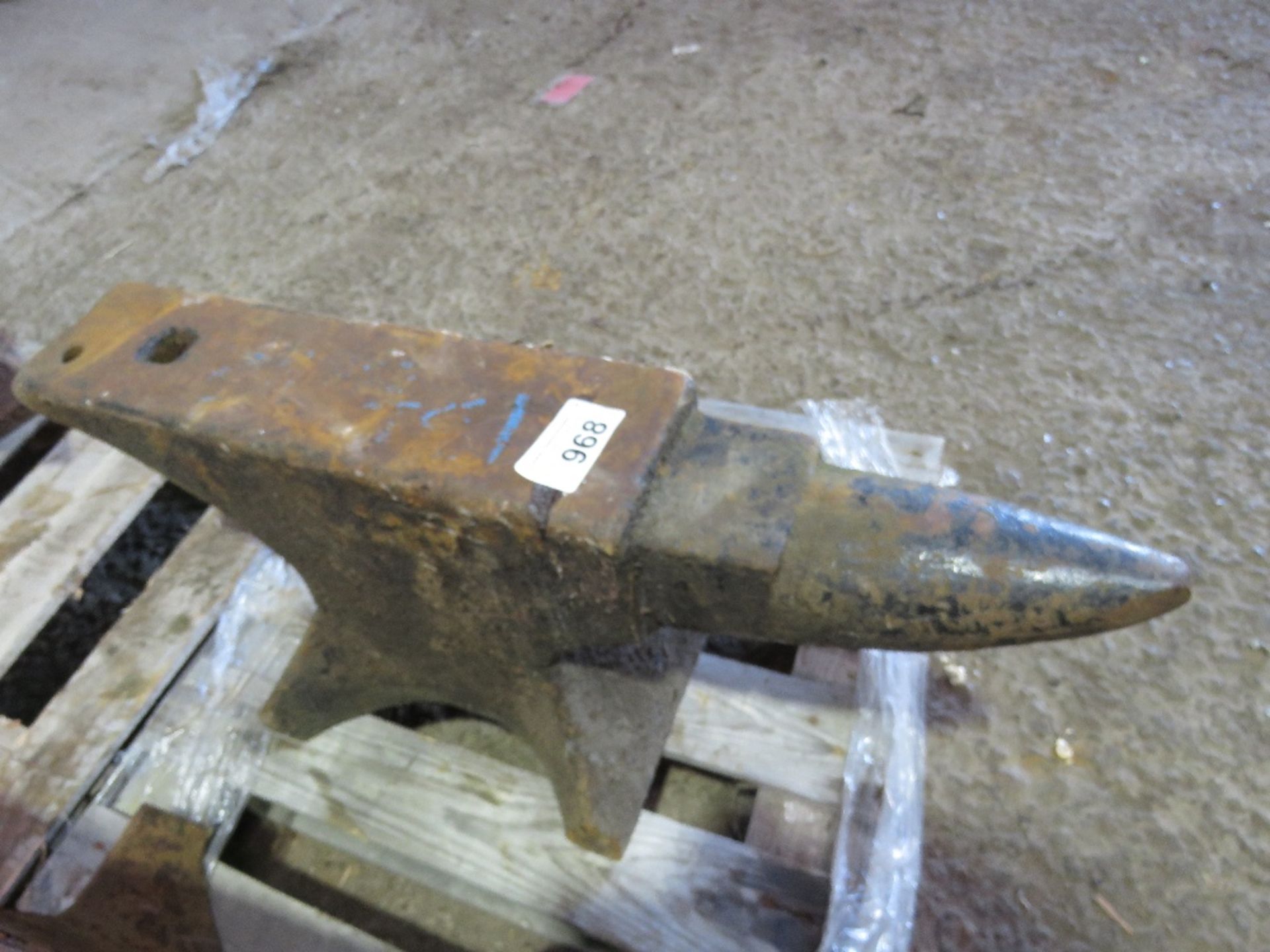 BLACKSMITH'S ANVIL, 75CM OVERALL LENGTH APPROX.