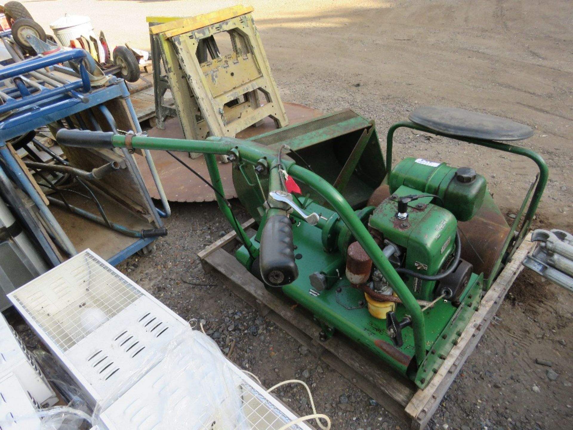 RANSOMES CYLINDER MOWER PLUS ROLLER SEAT AND BOX. THIS LOT IS SOLD UNDER THE AUCTIONEERS MARGIN S - Image 5 of 6