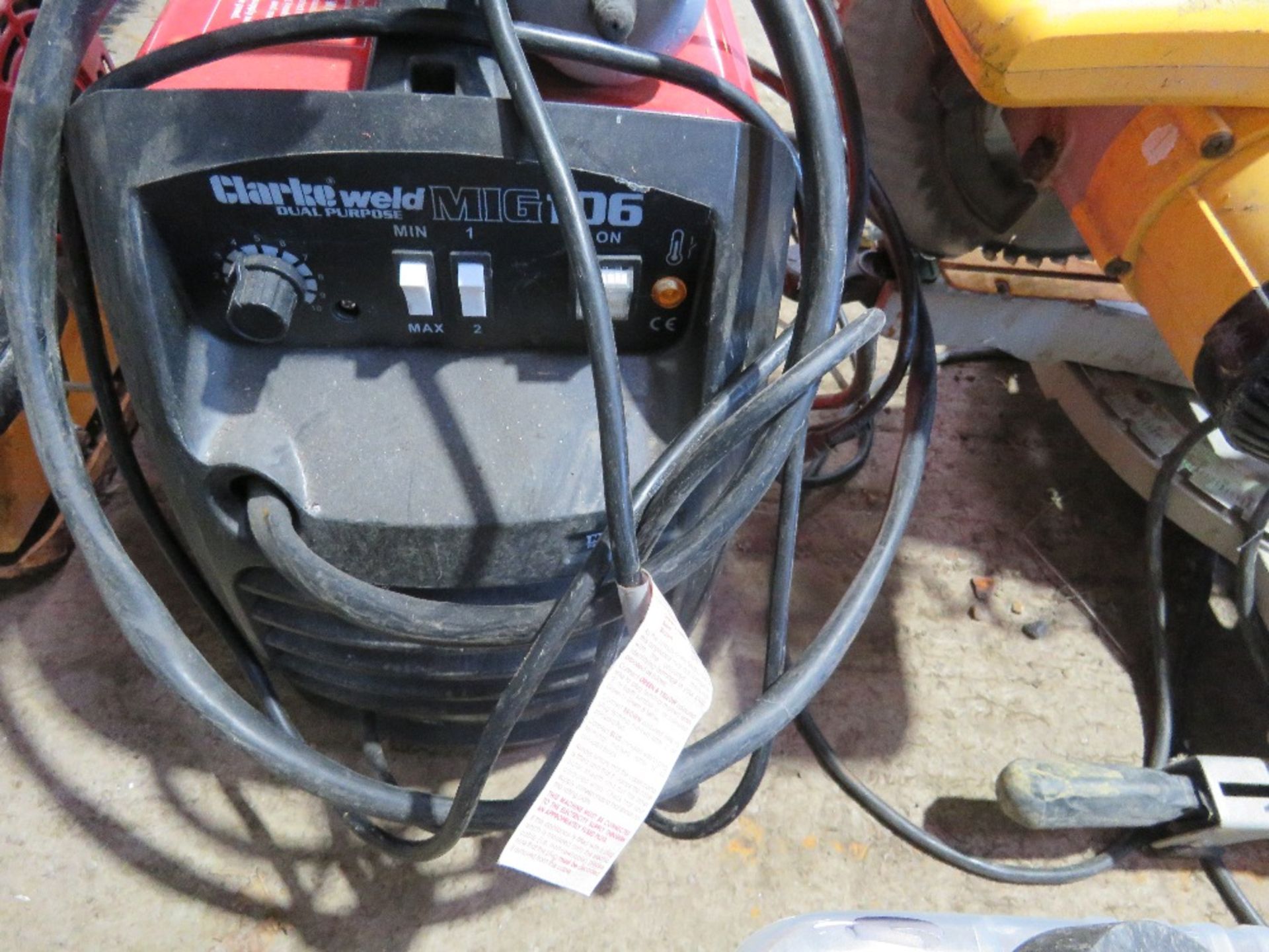 CLARKE 240VOLT MIG 106 WELDER WITH VISOR. DIRECT FROM LOCAL LANDSCAPE COMPANY WHO ARE CLOSING A DEPO - Image 2 of 4