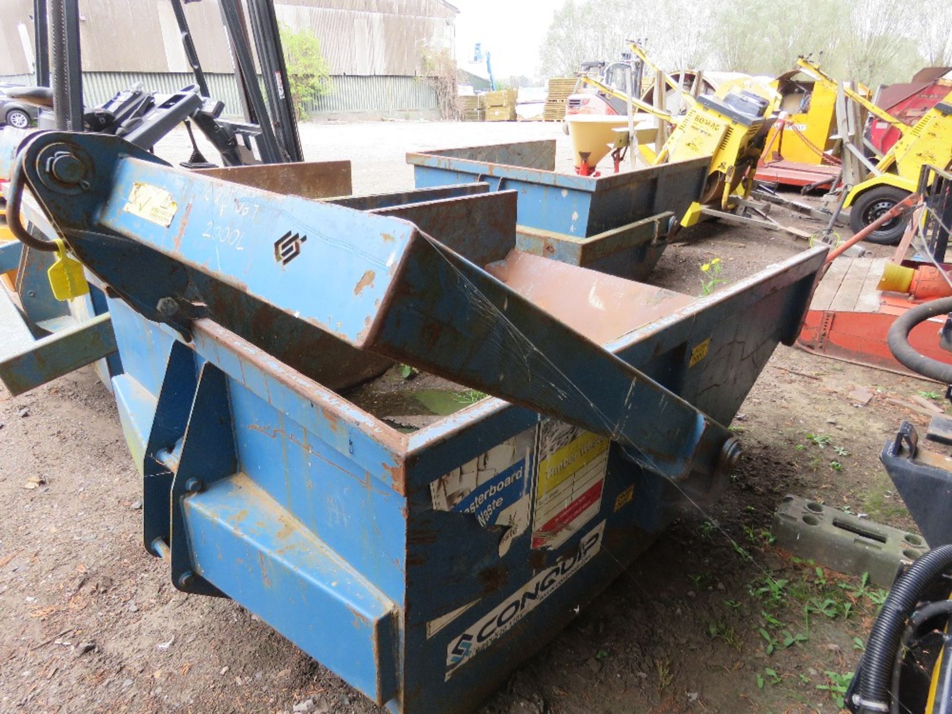 CONQUIP 4 TONNE / 2000 LITRE RATED CAPACITY CRANE MOUNTED BOAT TIPPING SKIP, SOURCED FROM LONDON SIT - Image 2 of 5