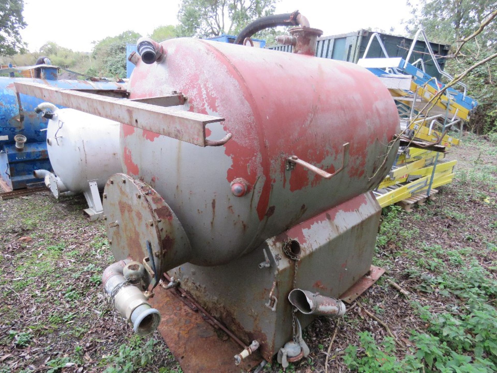 HONDA ENGINED TOILET EMPTYING SUCTION TANKER - Image 3 of 6