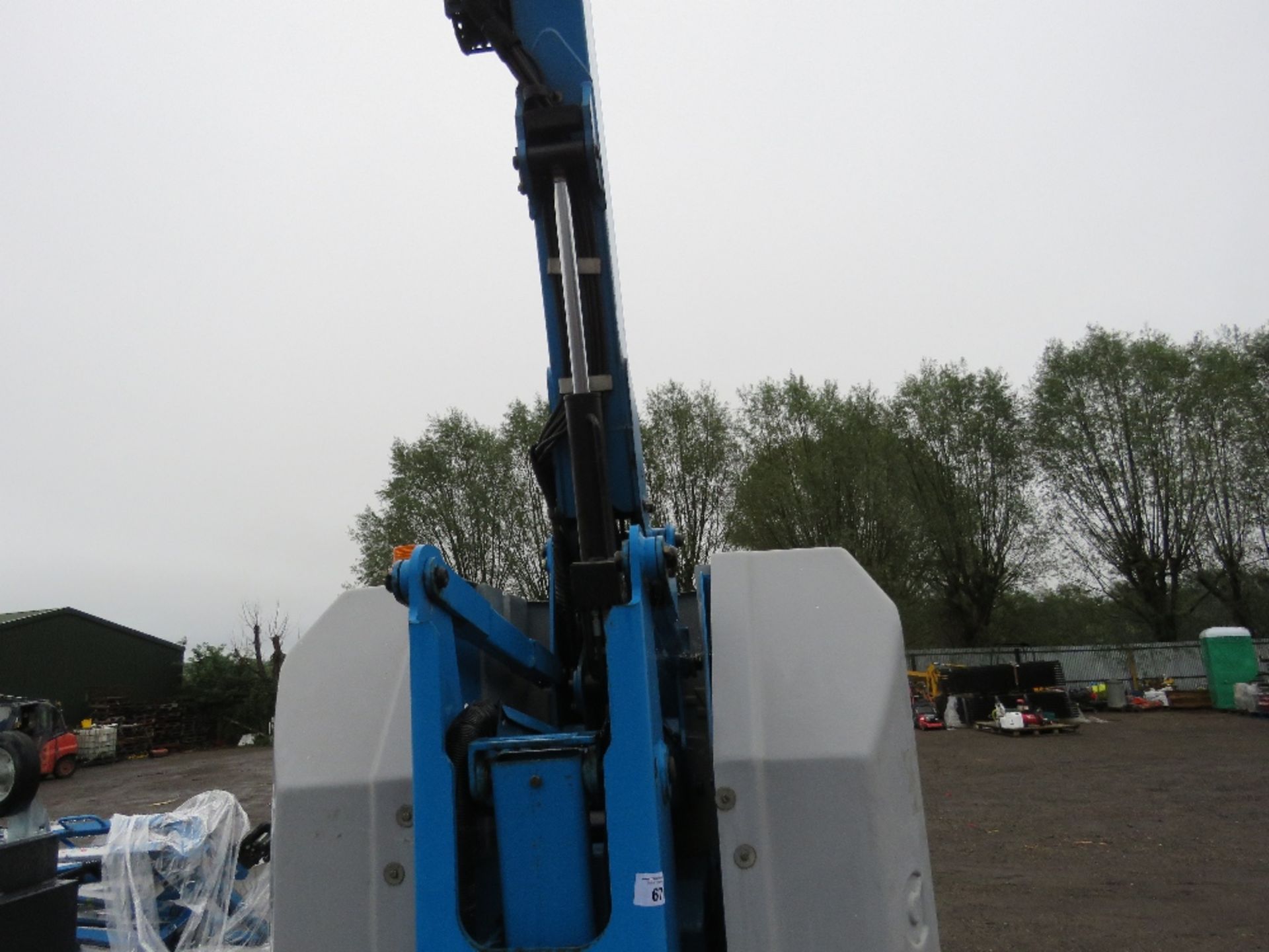 GENIE BOOM Z30/20N BATTERY OPERATED BOOM LIFT. YEAR 2005, 567 REC HOURS, SN:Z30N05-7047. WHEN TESTED - Image 12 of 13