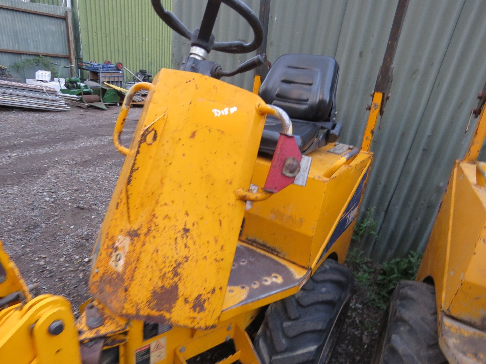 THWAITES 1 TONNE HIGH TIP DUMPER, YEAR 2008 BUILD. 3318 REC. HOURS. SN: SLCM201ZZ808B4830. WHEN TEST - Image 3 of 10