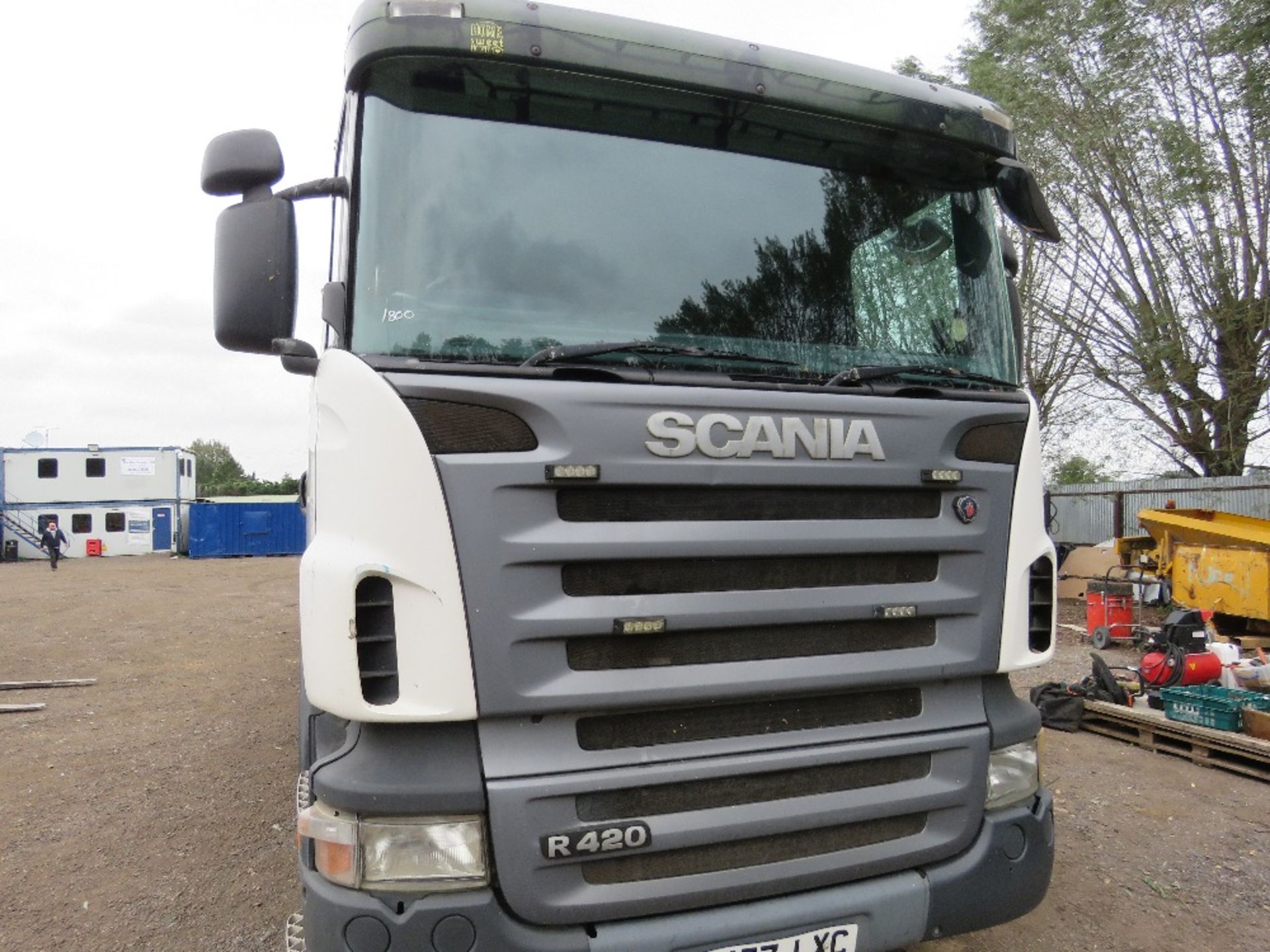 SCANIA R420 8X2 BEAVER TAIL PLANT LORRY WITH FASSI F275 REMOTE OPERATED CRANE REG: MX57 LXC. FIRST R - Image 20 of 27