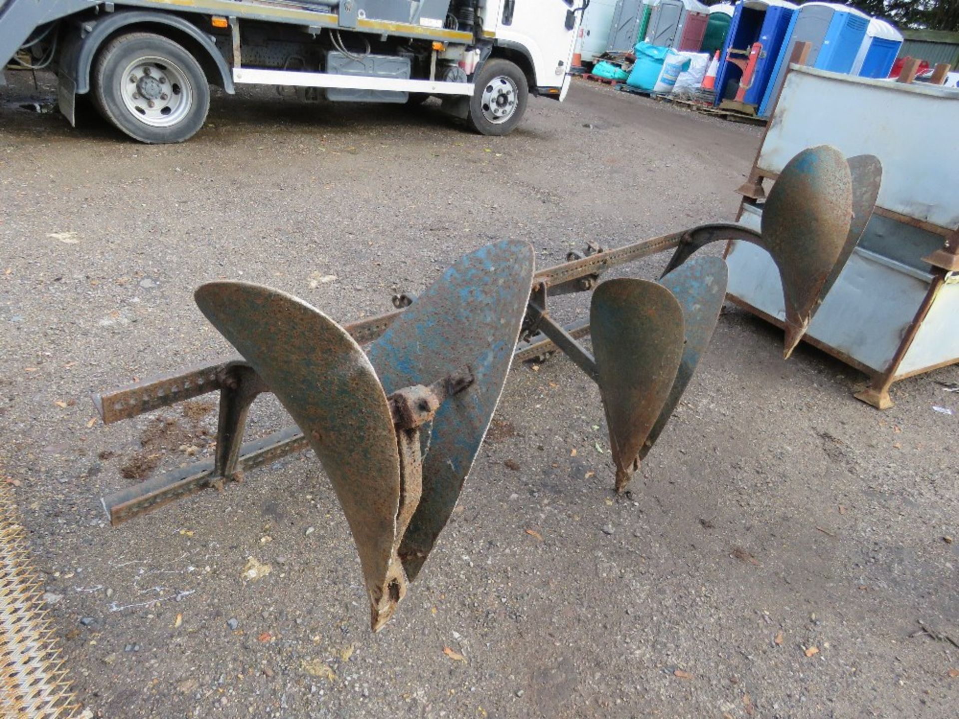 TRACTOR MOUNTED POTATO BAULKER/ PLOUGH. THIS LOT IS SOLD UNDER THE AUCTIONEERS MARGIN SCHEME, TH